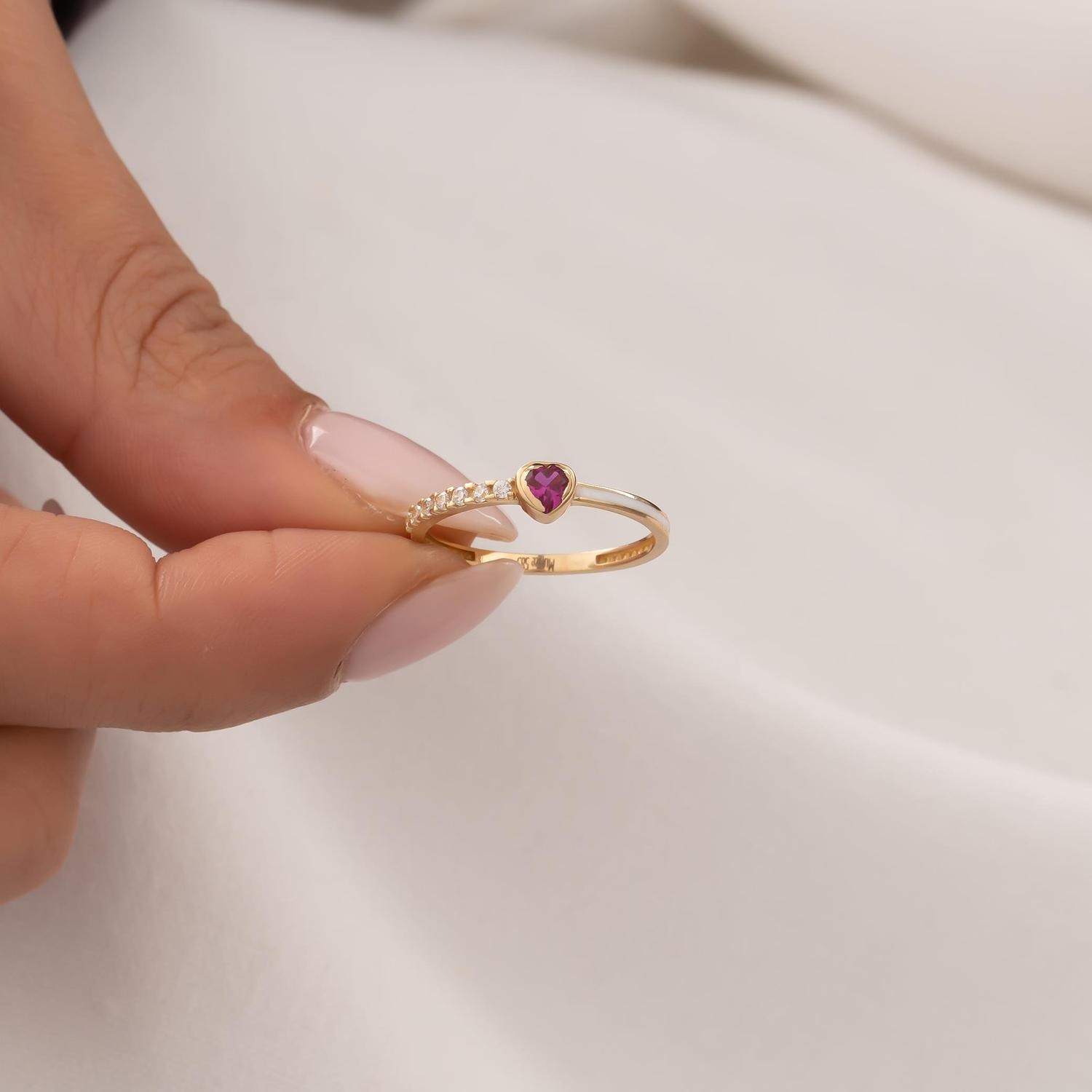 Mor Taşlı Kalp 14 Ayar Altın Yüzük