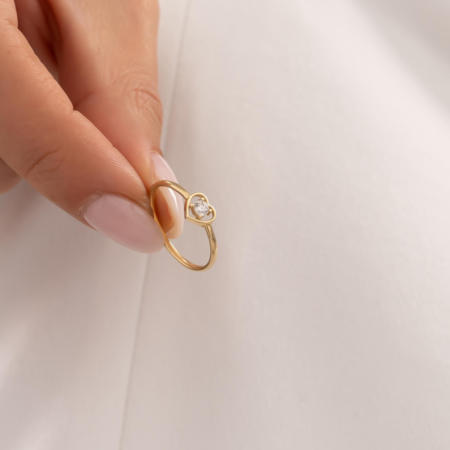 Ortası Taşlı Kalp 14 Ayar Altın Yüzük