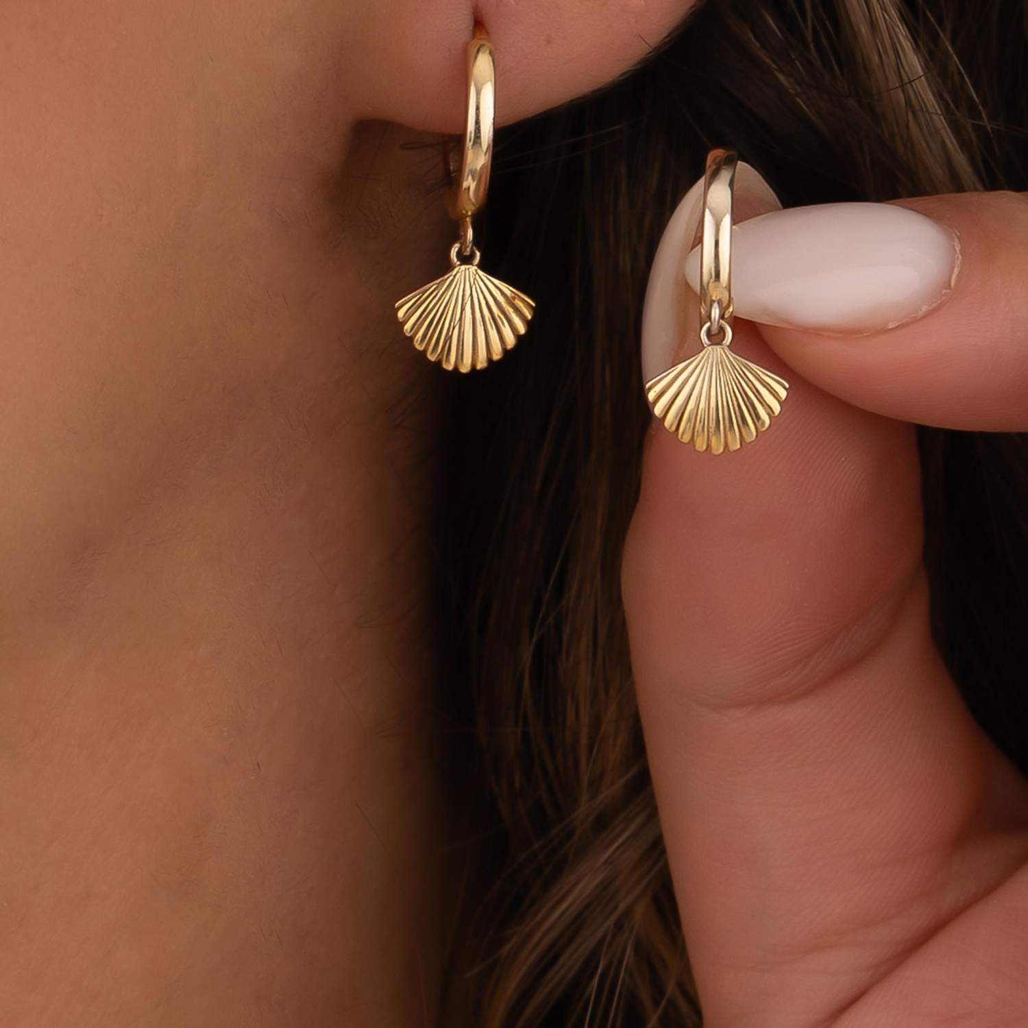 Sallantılı Düz İstiridye 14 Ayar Altın Küpe