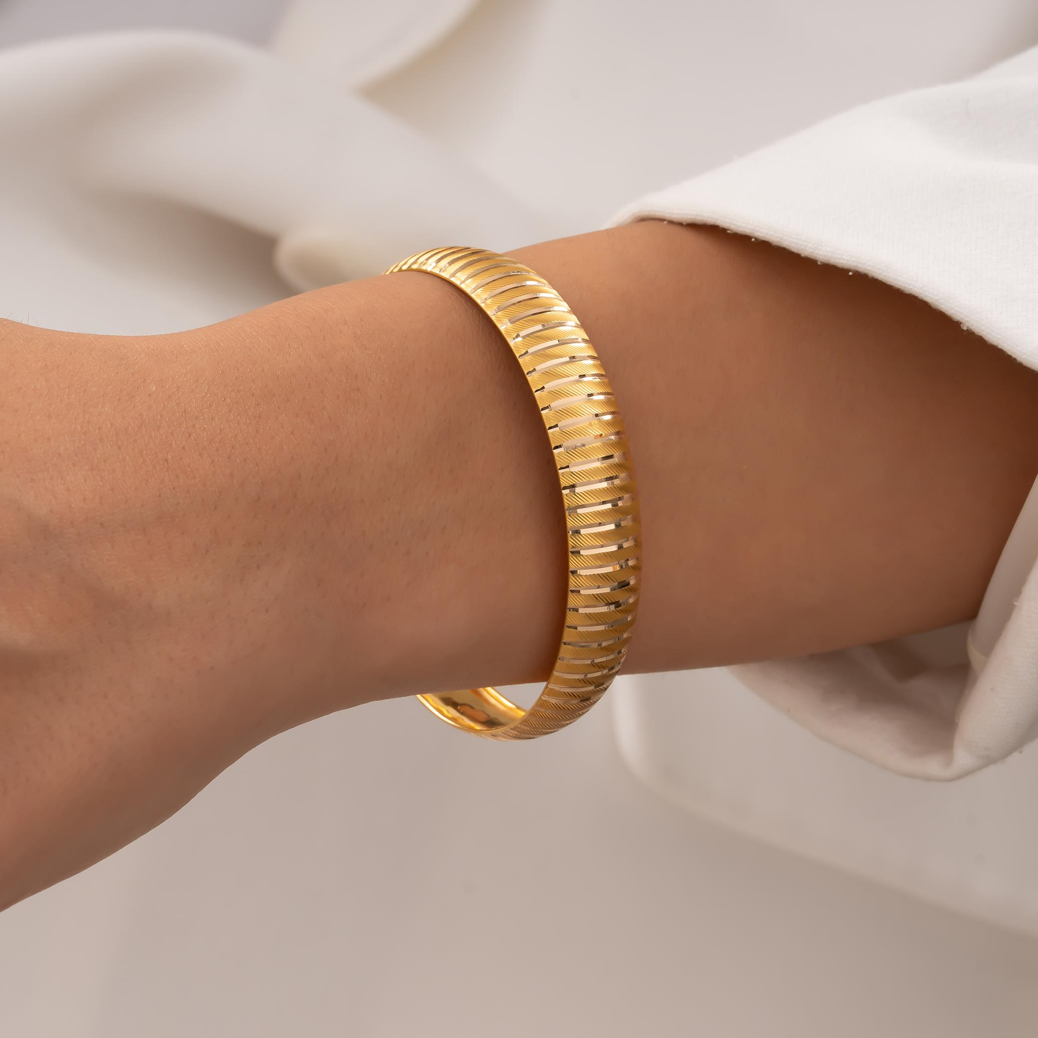 Şerit Çizgili 14 Ayar Altın Bilezik