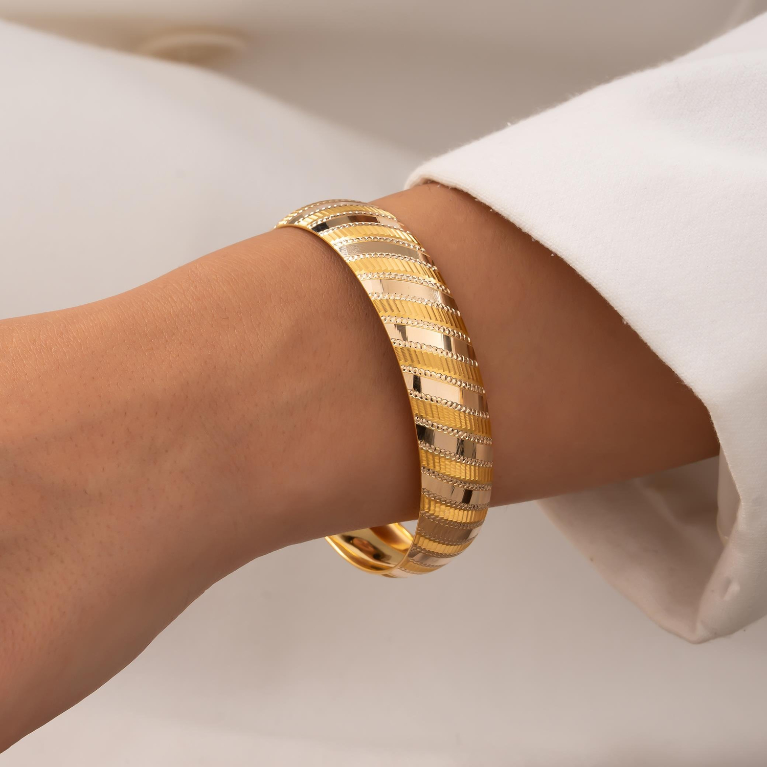 Şerit Yatay Çizgili 14 Ayar Altın Bilezik