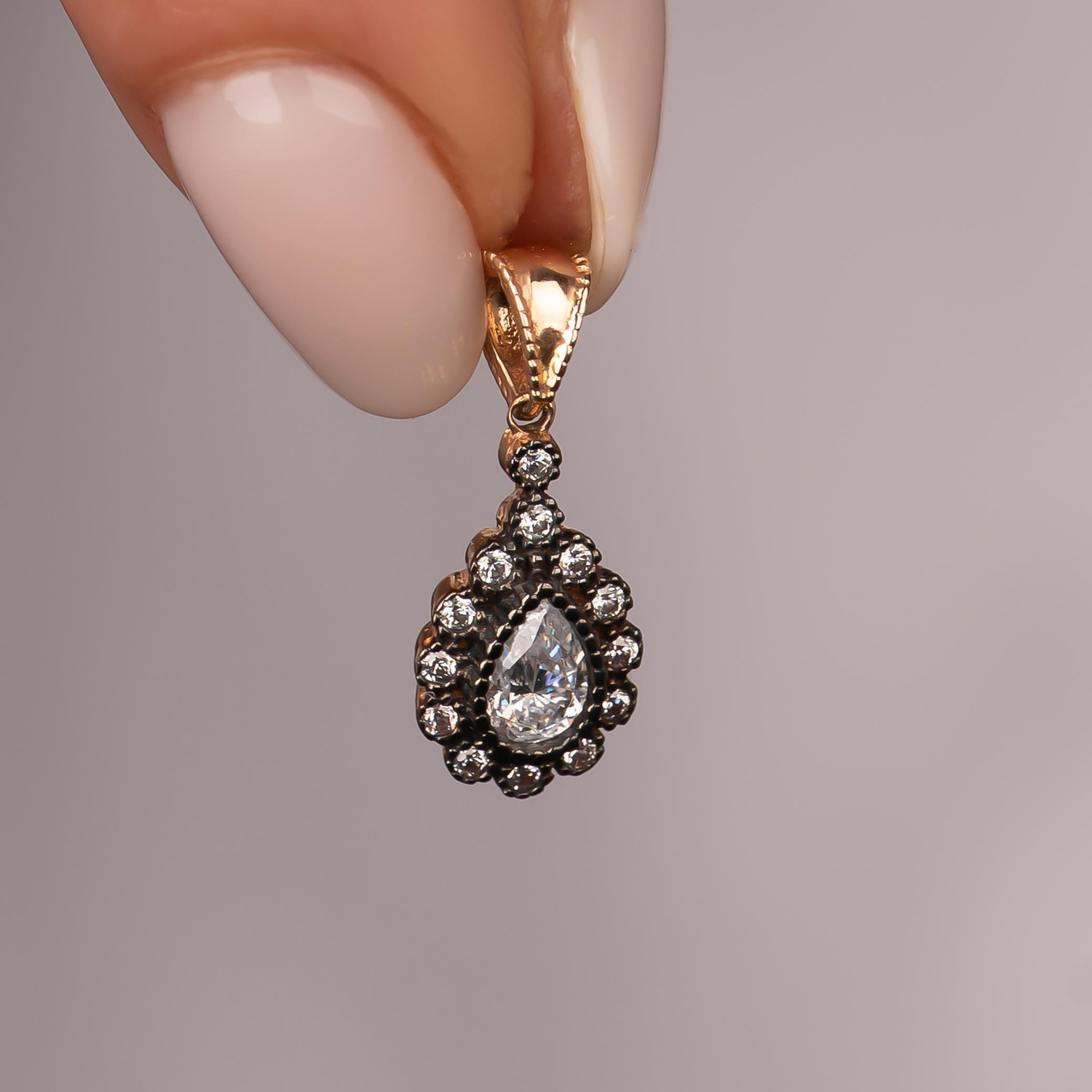 Siyah Damla Taşlı 14 Ayar Kolye Ucu