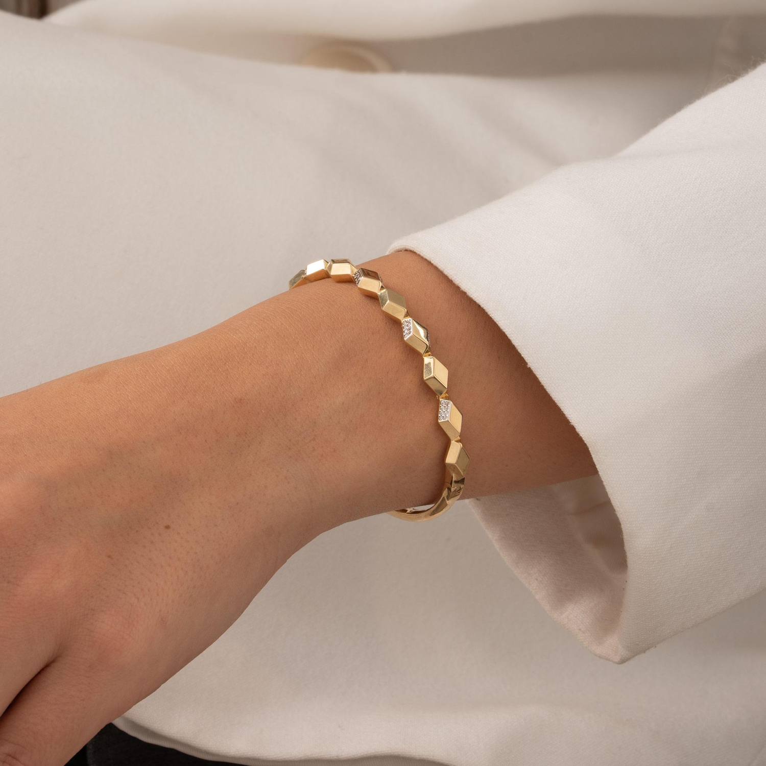 Taşlı Geometrik Model 14 Ayar Altın Kelepçe