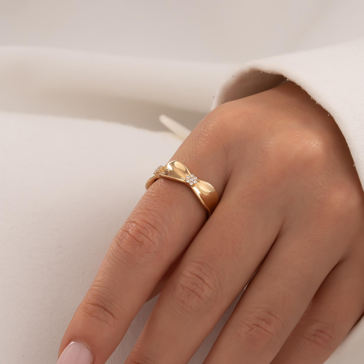 Taşlı Kurdele 14 Ayar Altın Yüzük