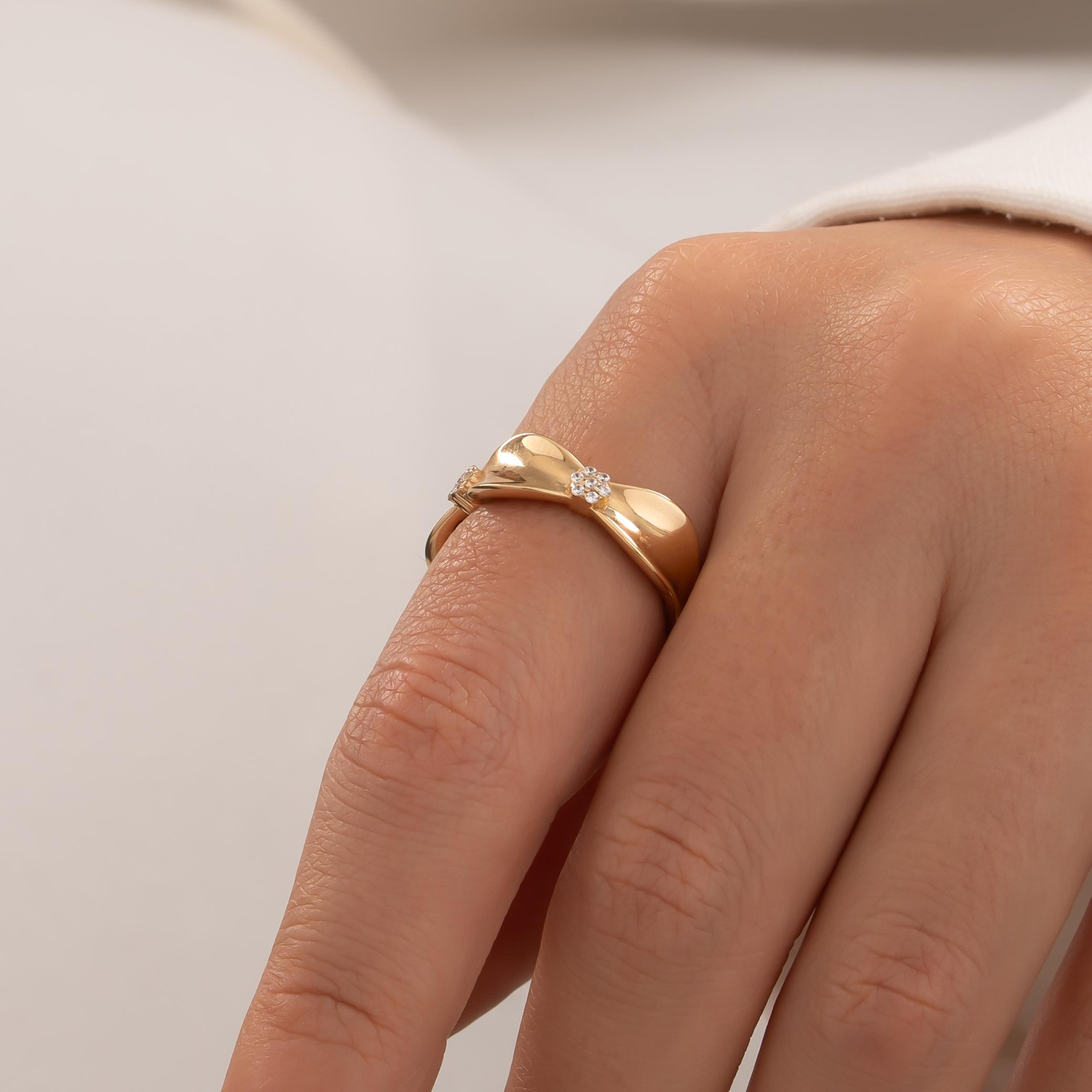 Taşlı Kurdele 14 Ayar Altın Yüzük