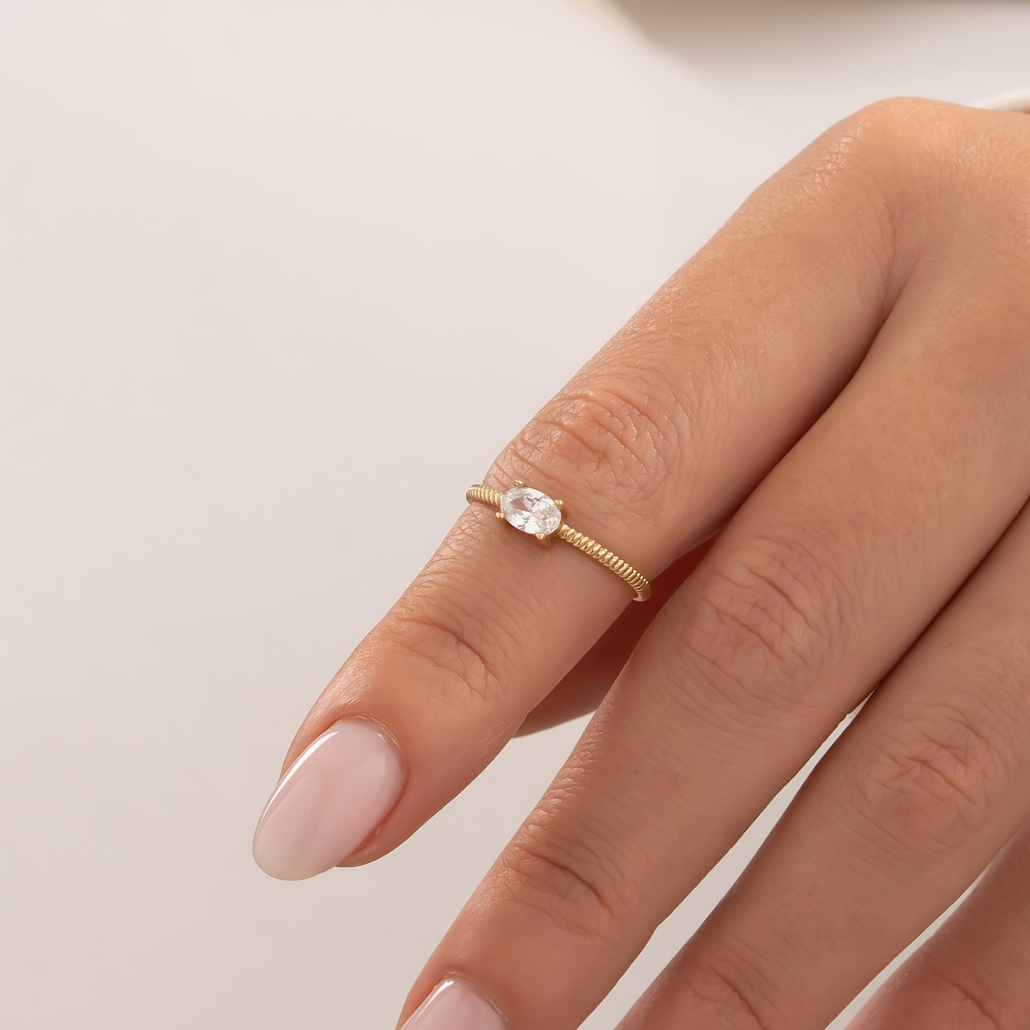 Oval Taşlı Burgu Model 14 Ayar Altın Yüzük