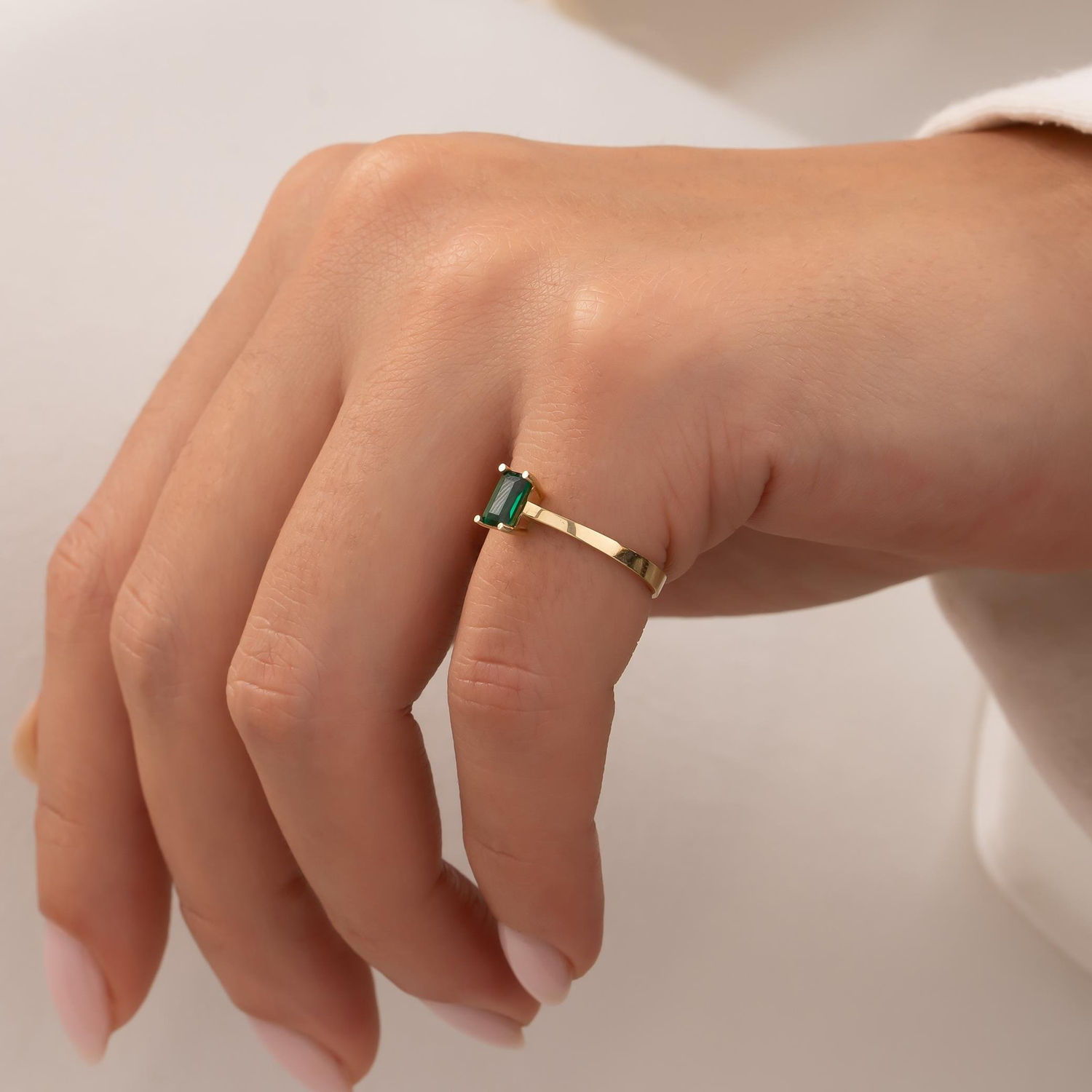 Yeşil Dikdörtgen Taşlı 14 Ayar Altın Yüzük