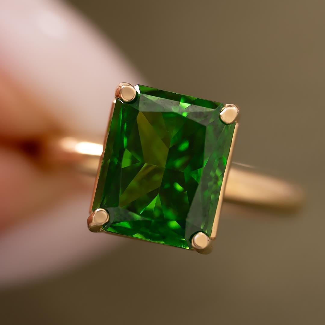 Yeşil Taşlı Kare Tasarım 14 Ayar Yüzük