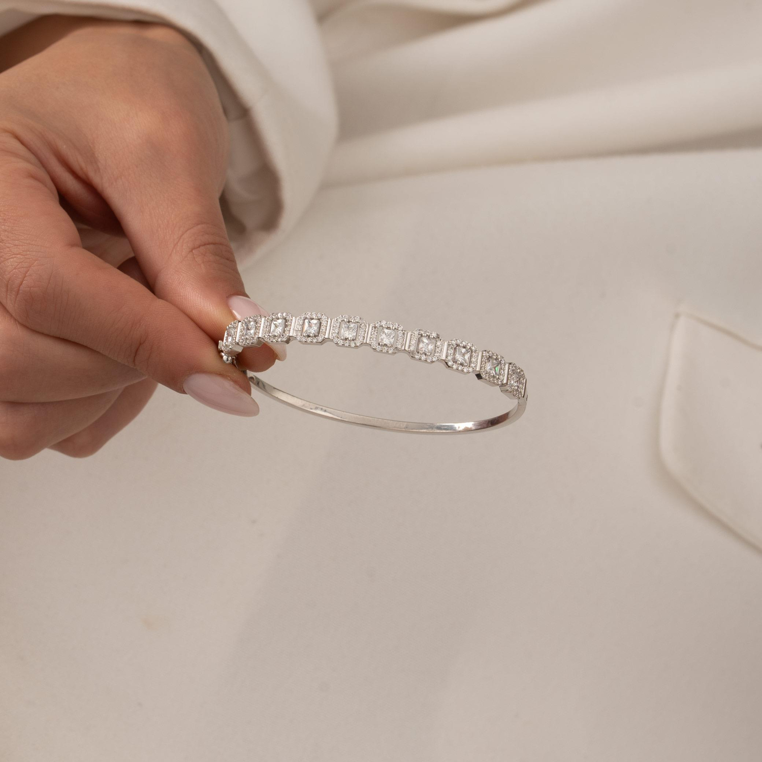 Baget Taşlı 14 Ayar Beyaz Altın Kelepçe