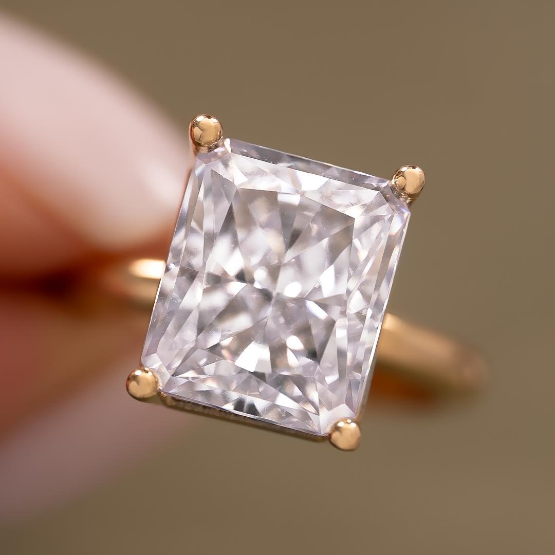 Beyaz Taşlı Kare Tasarım 14 Ayar Yüzük