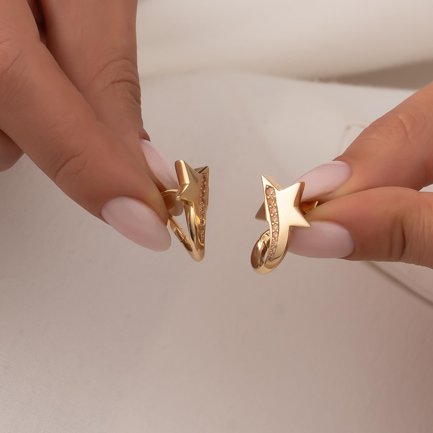 Cetaş Taşlı Yıldız 14 Ayar Altın Küpe