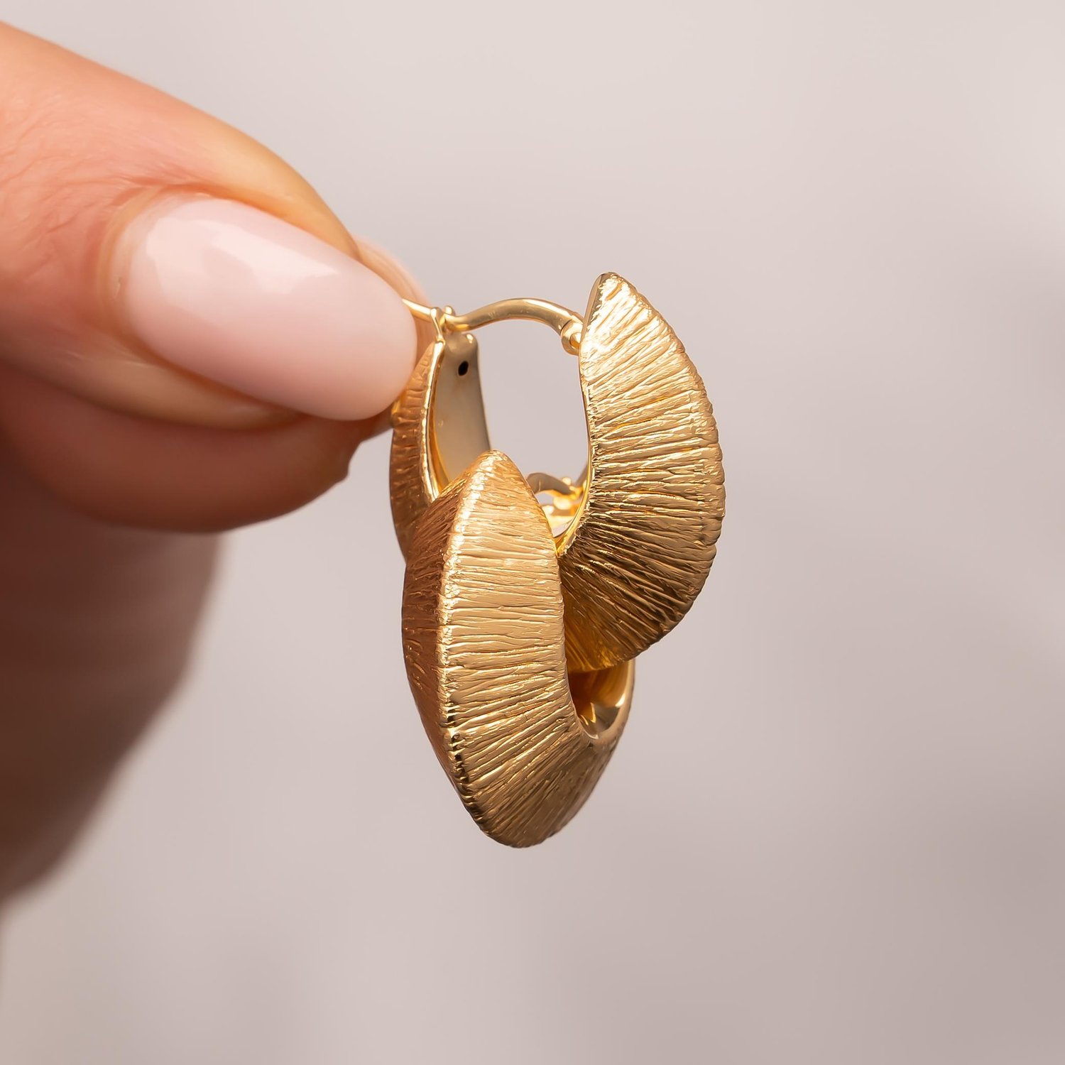 Çizgili Halka Küpe 2 Cm 14 Ayar Altın