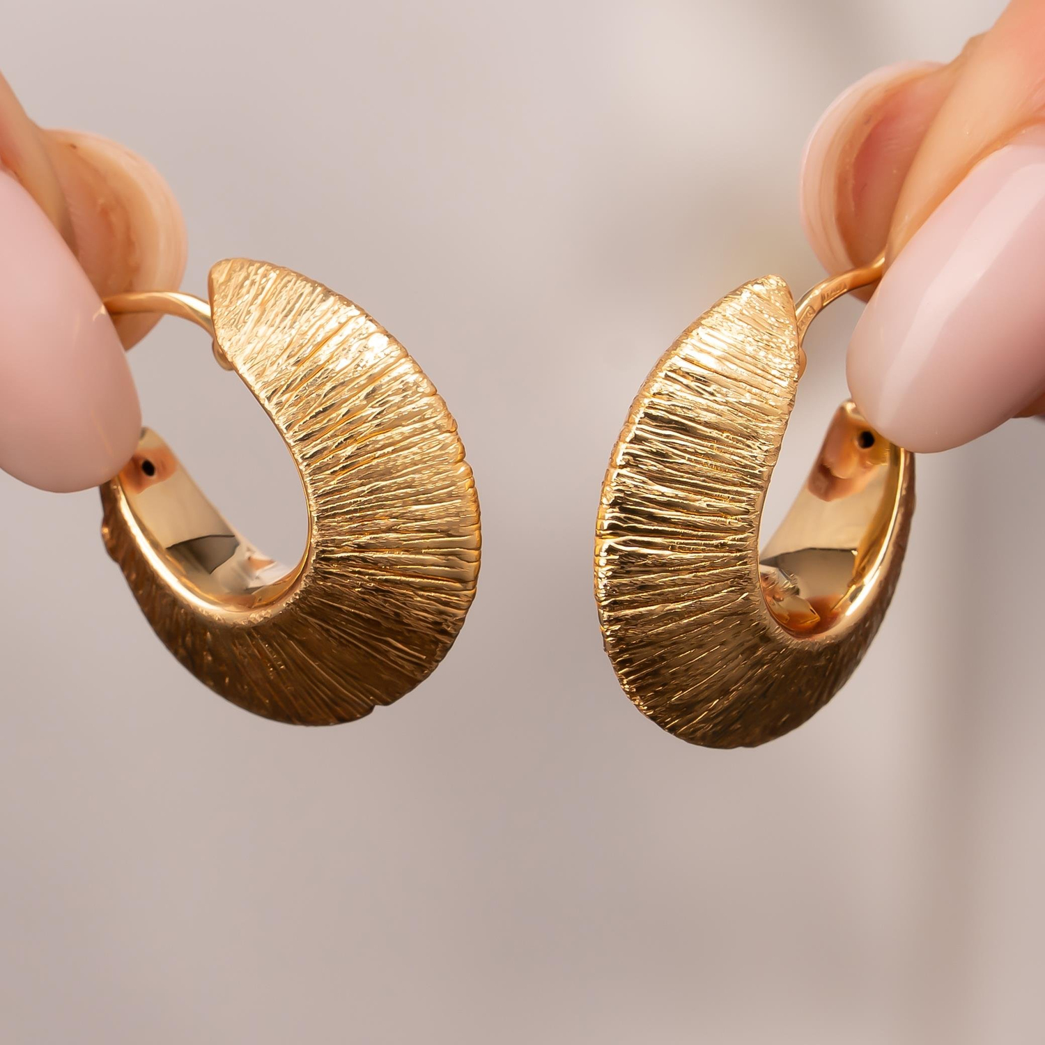 Çizgili Halka Küpe 2 Cm 14 Ayar Altın