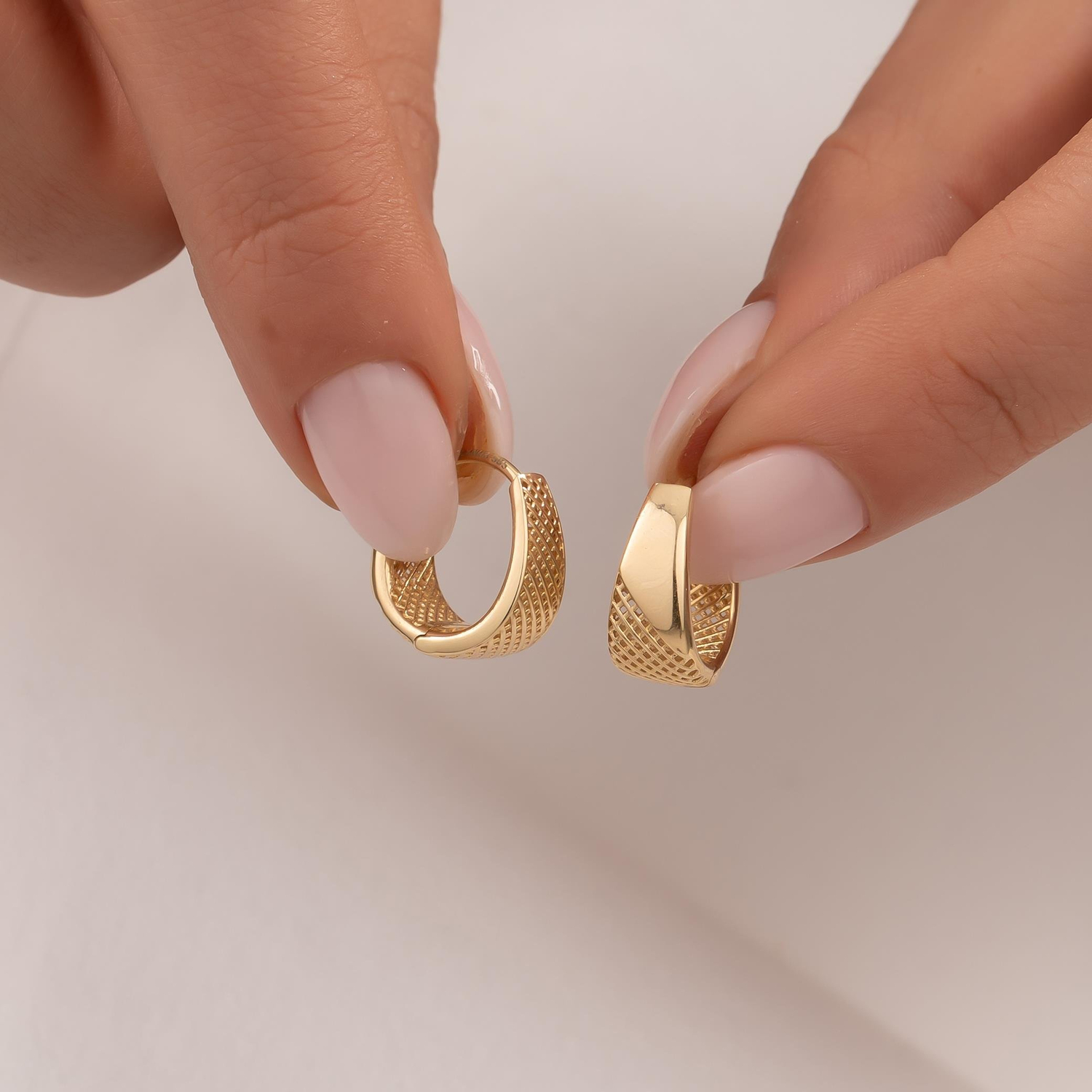 Desenli Halka Küpe 14 Ayar Altın