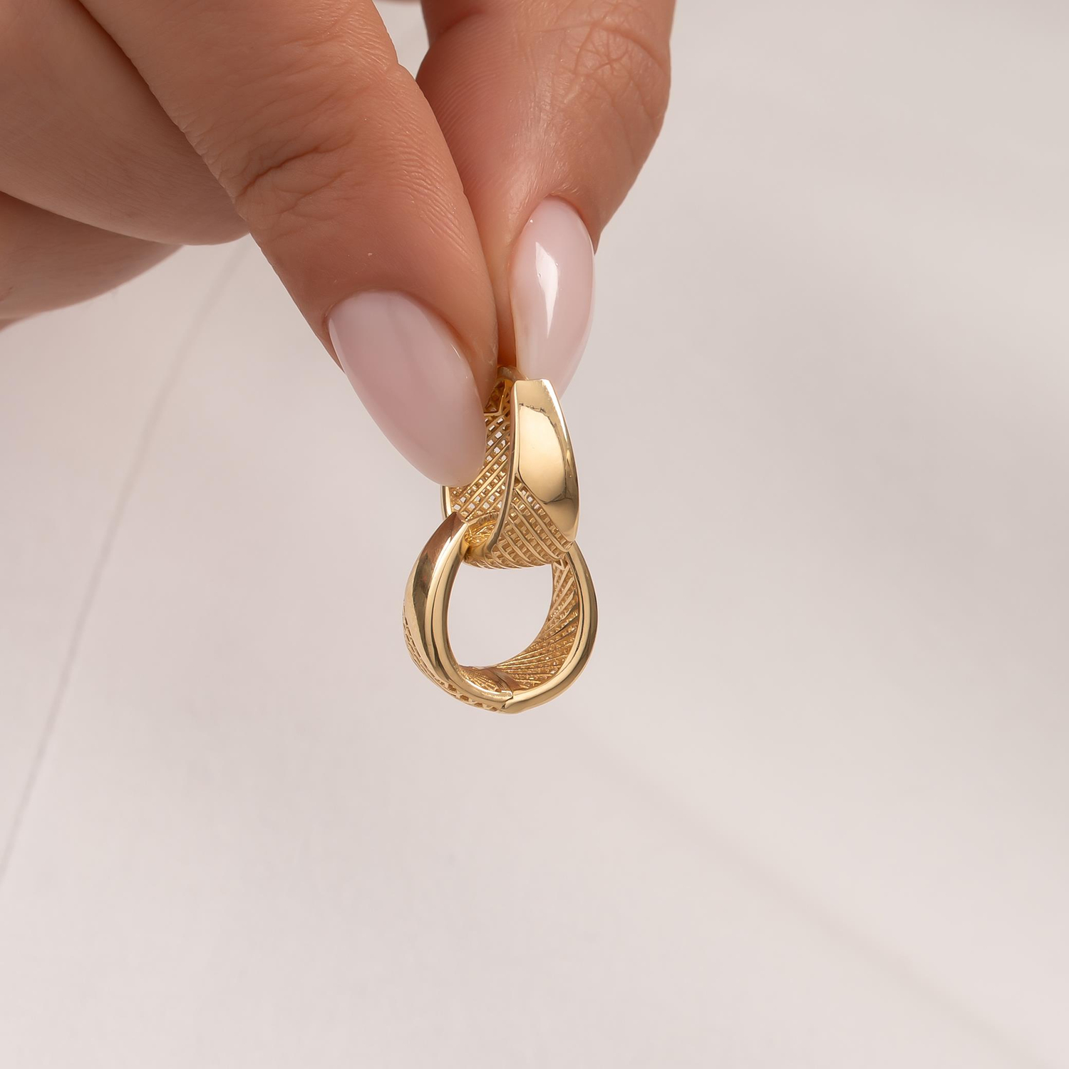 Desenli Halka Küpe 14 Ayar Altın