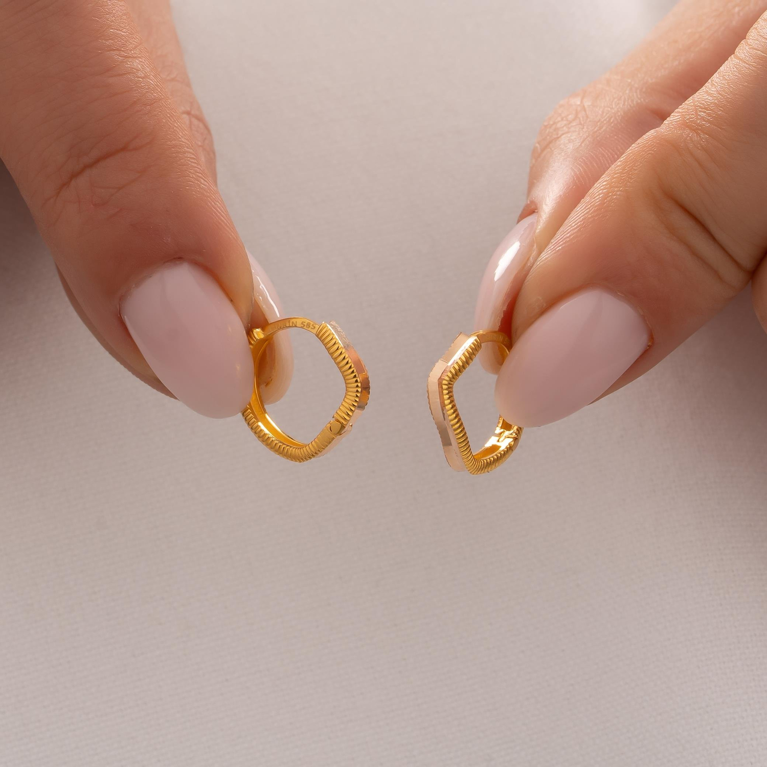 Geometrik Model 14 Ayar Altın Küpe