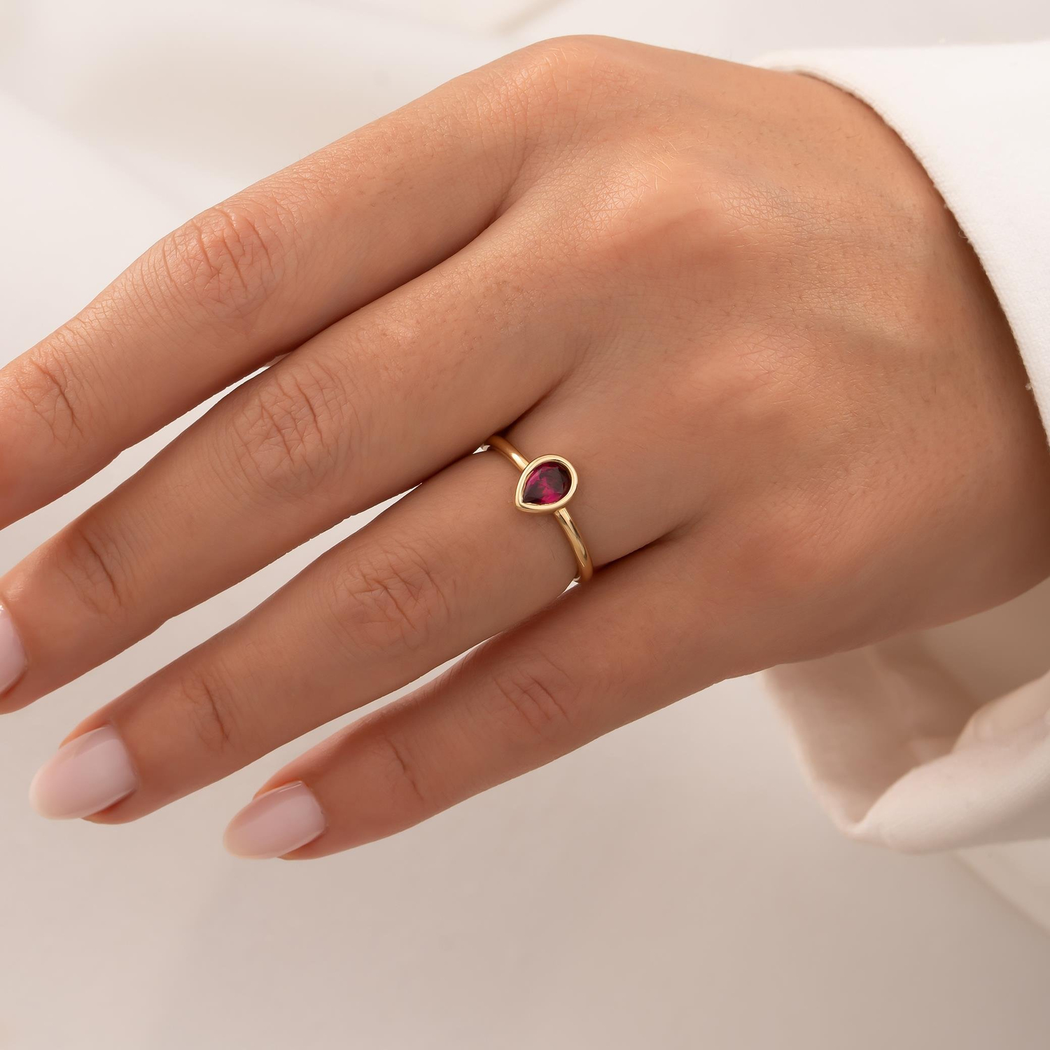 Kırmızı Oval Taşlı Cetaş 14 Ayar Altın Yüzük