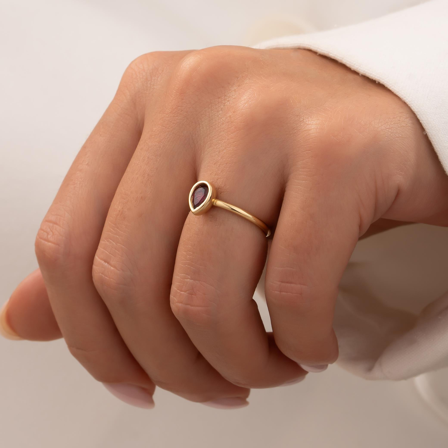 Kırmızı Oval Taşlı Cetaş 14 Ayar Altın Yüzük