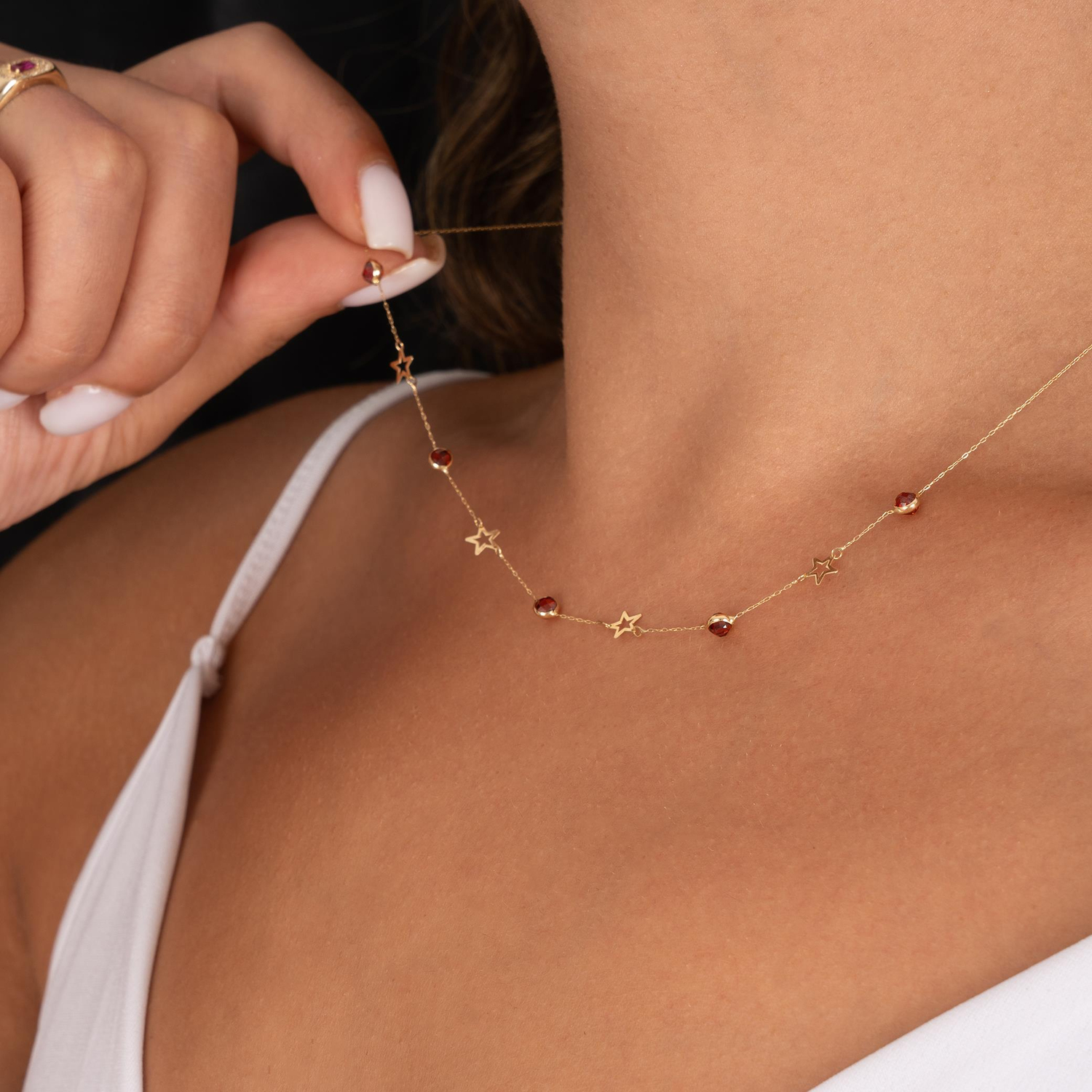 Kırmızı Taşlı Yıldız  Minimal 14 Ayar Altın Kolye