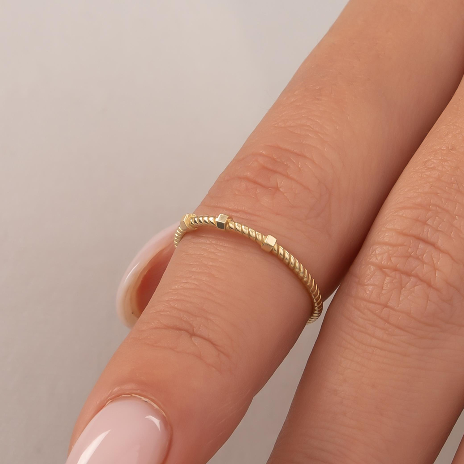 Küp Detaylı 14 Ayar Altın Yüzük