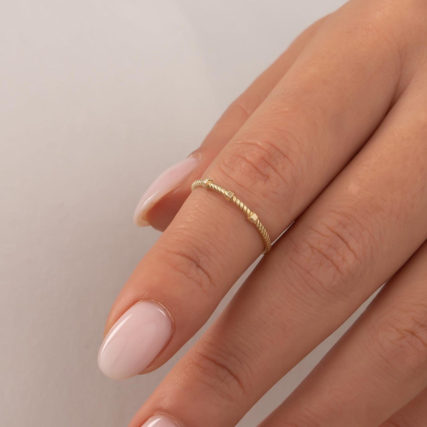 Küp Detaylı 14 Ayar Altın Yüzük