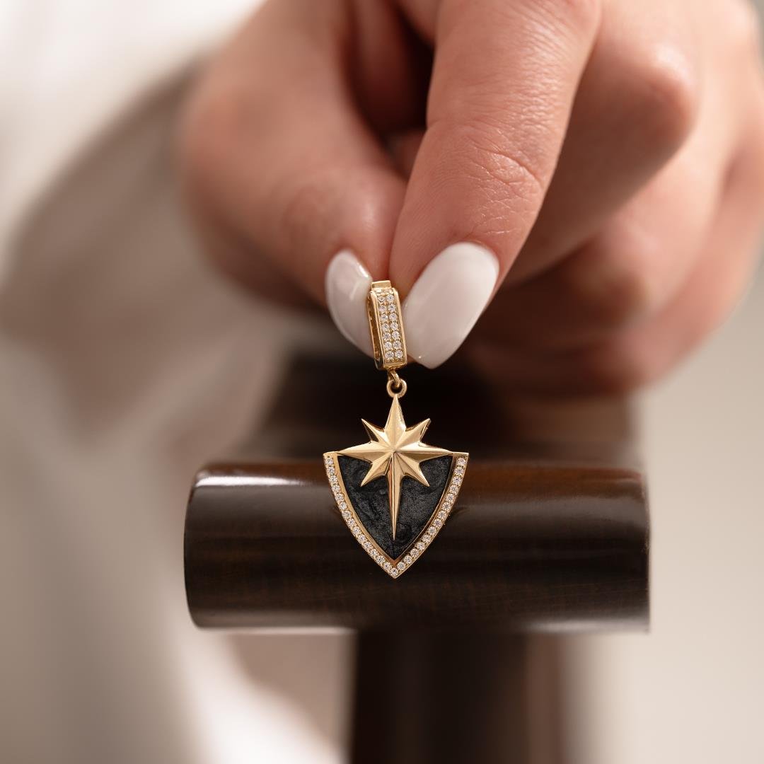 Kuzey Yıldızı Taşlı Kalkan 14 Ayar Kolye Ucu