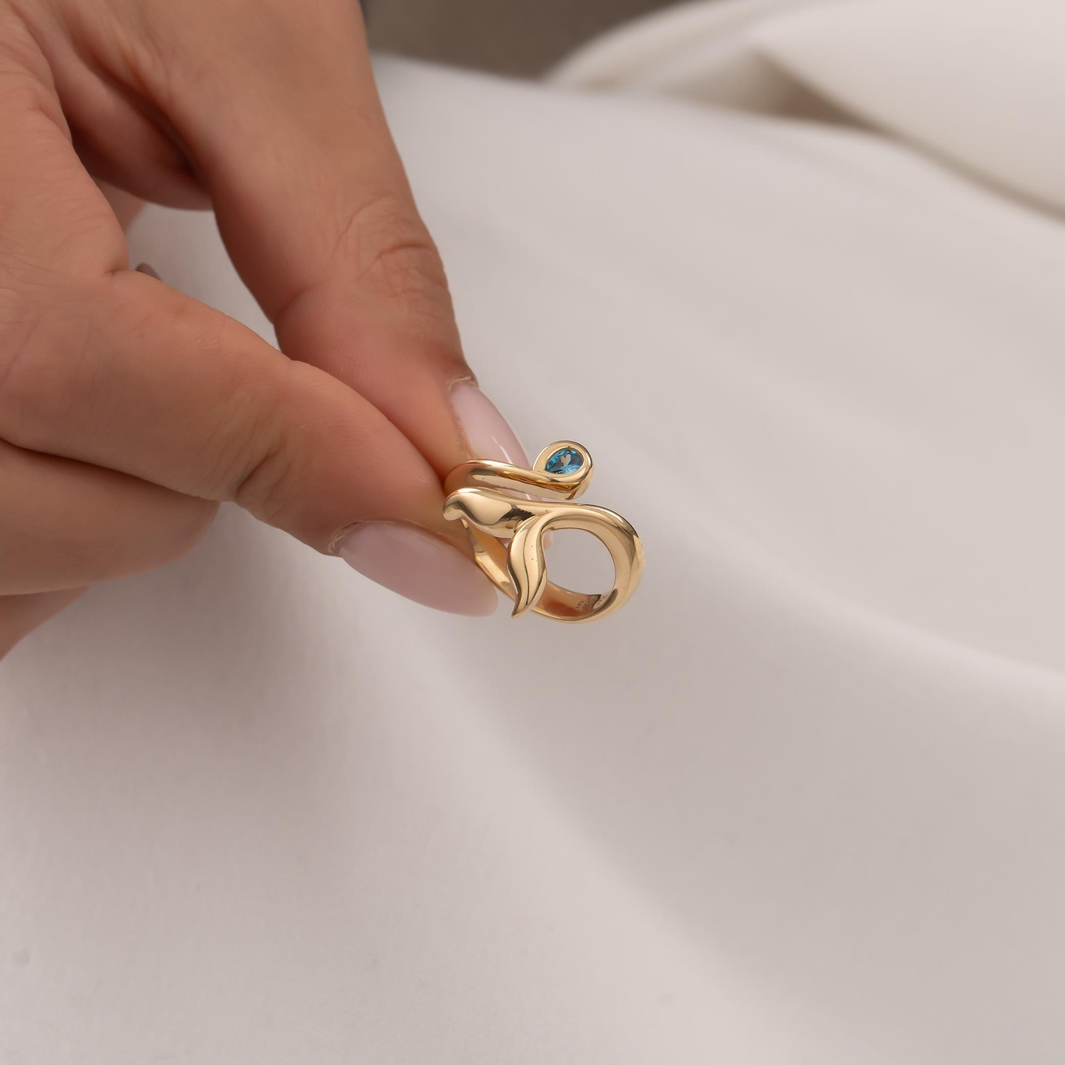 Mavi Taşlı Balık Kuyruğu 14 Ayar Altın Yüzük