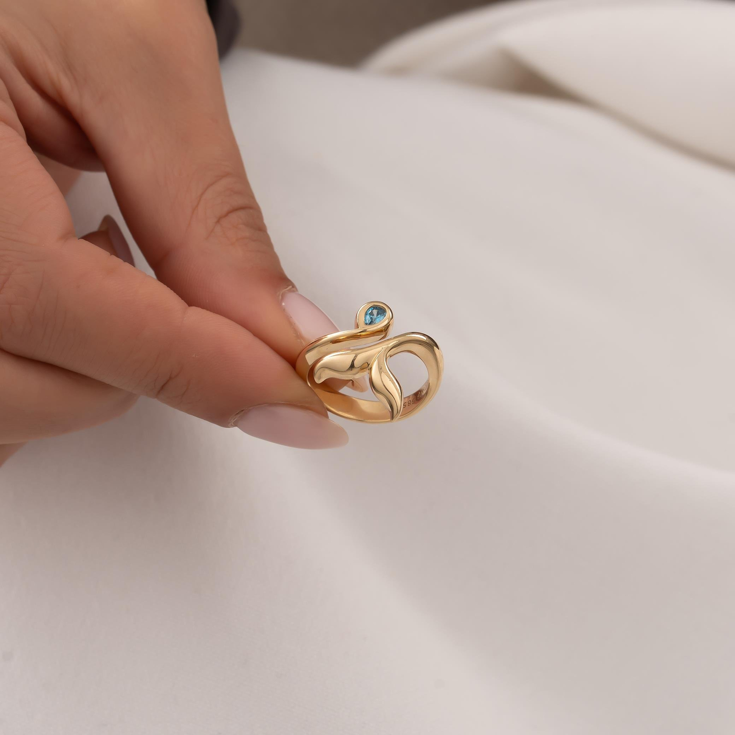 Mavi Taşlı Balık Kuyruğu 14 Ayar Altın Yüzük