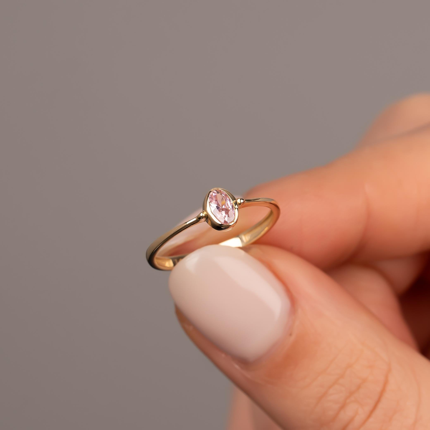 Oval Pembe Taşlı 14 Ayar Altın Yüzük