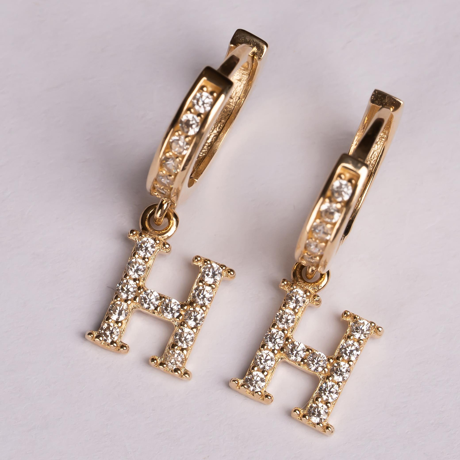 Sallantılı Taşlı H Harfi 14 Ayar Altın Küpe