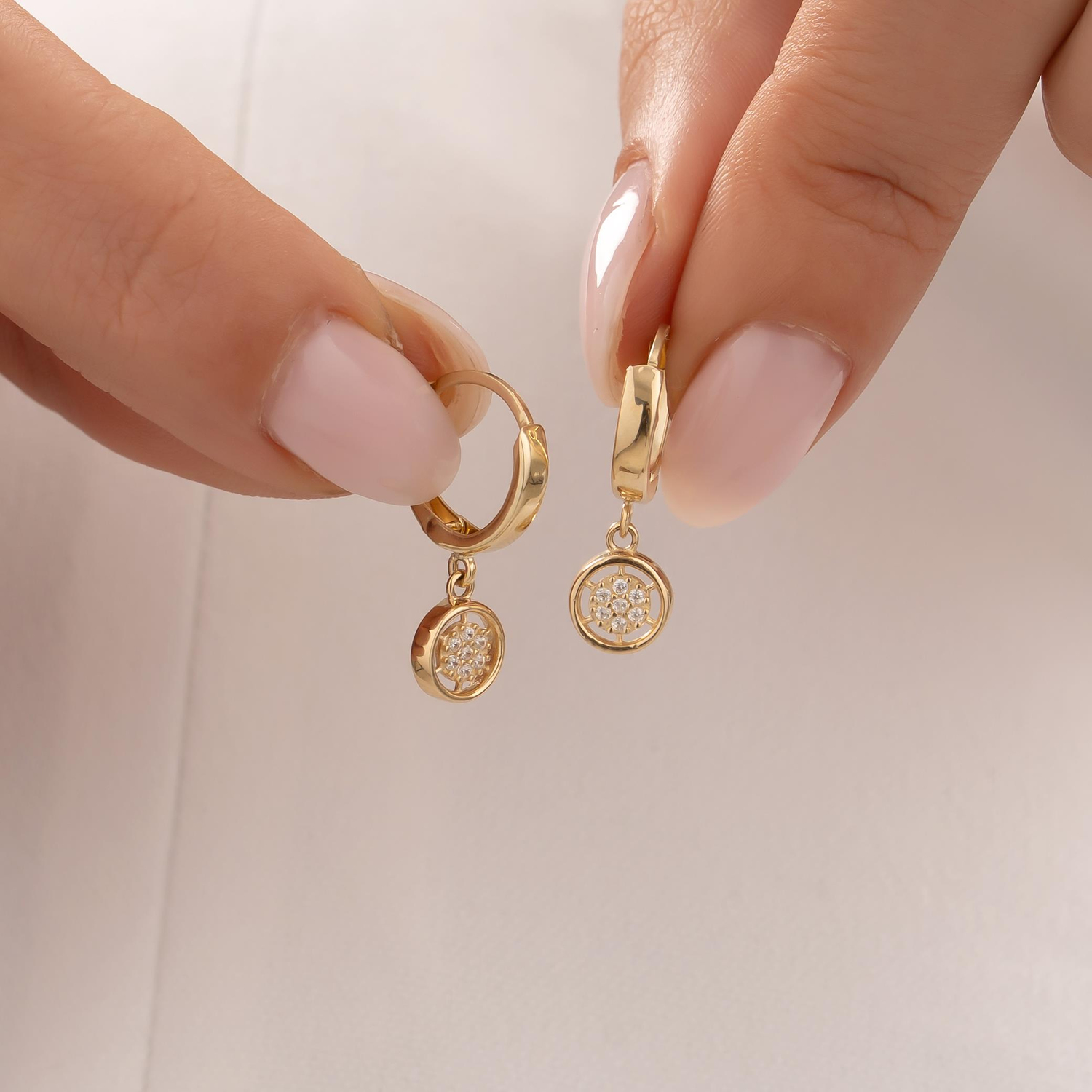 Sallantılı Taşlı Küpe 14 Ayar Altın