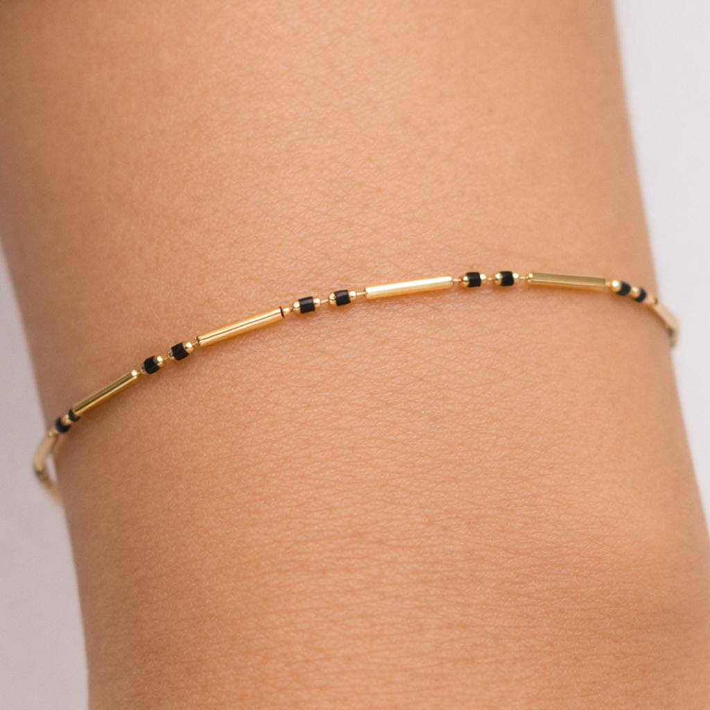Siyah Mineli 14 Ayar Altın Bileklik