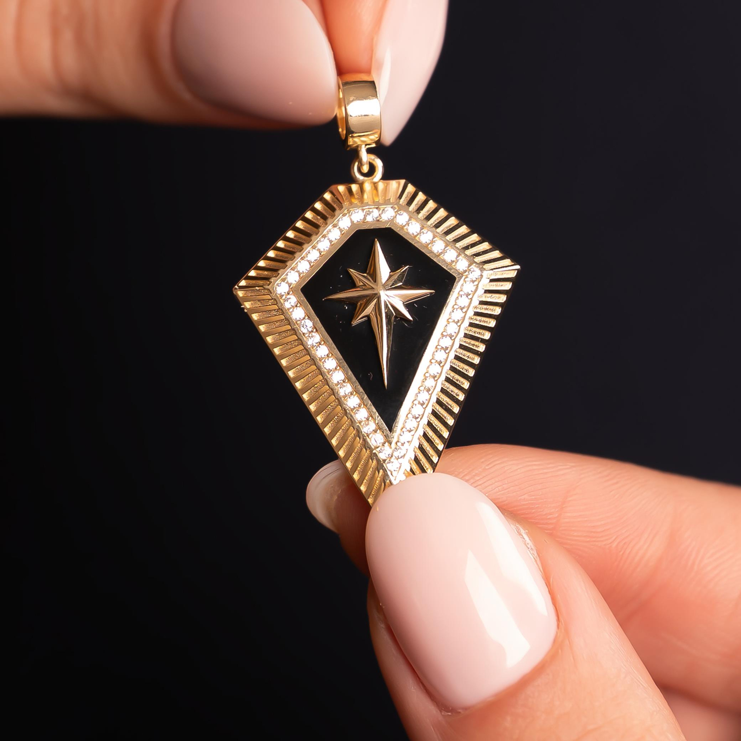 Siyah Mineli Kuzey Yıldızı 14 Ayar Kolye Ucu