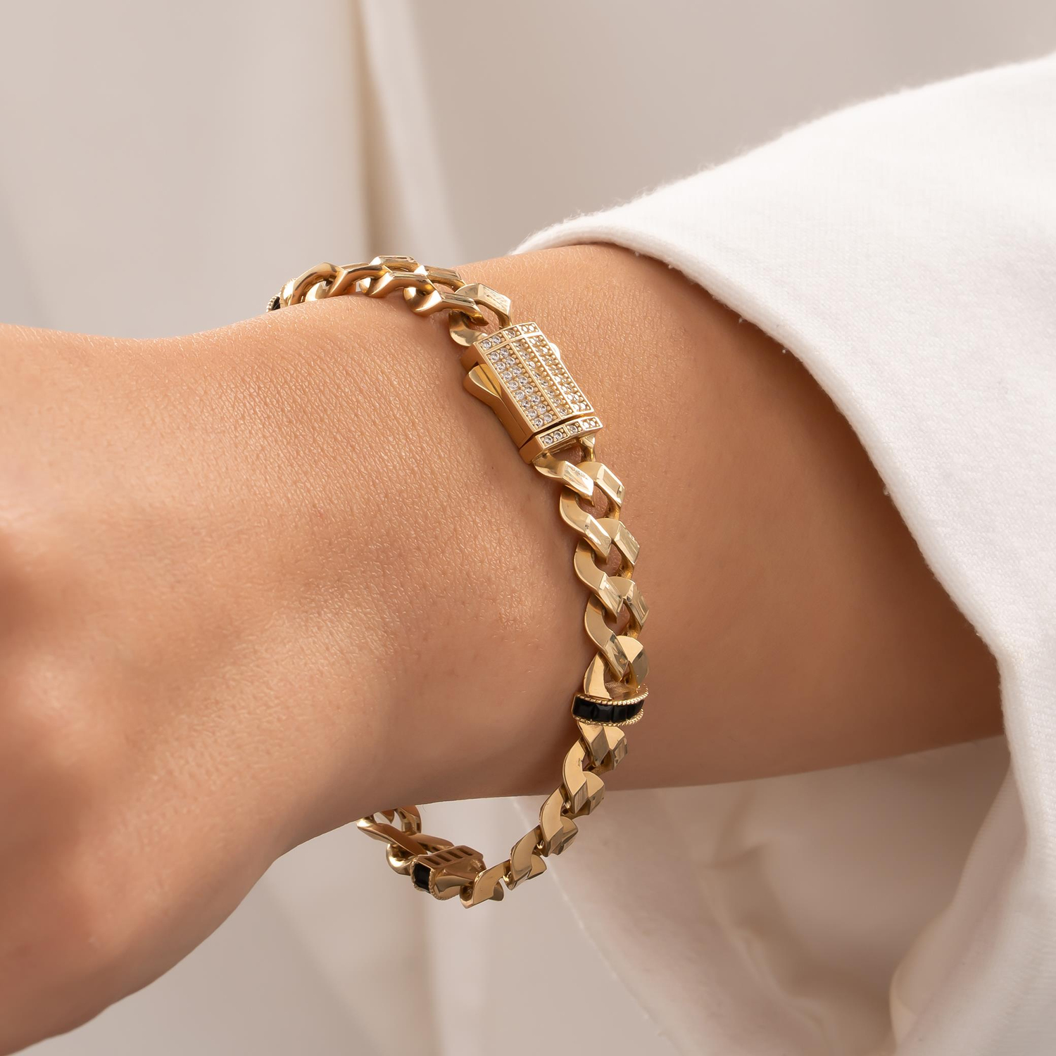 Siyah Taşlı 14 Ayar Altın Gurmet Bileklik