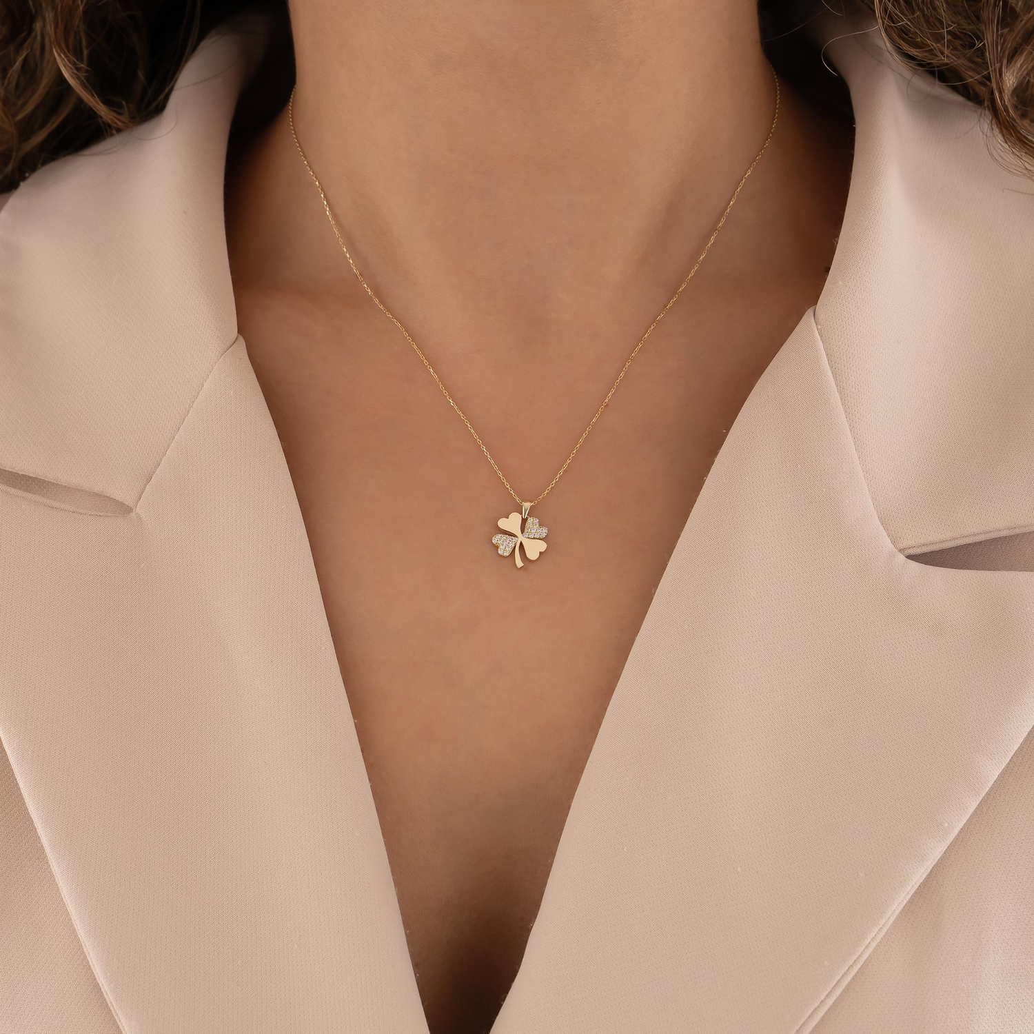 Taşlı Deniz Yıldızı 14 Ayar Altın Kolye