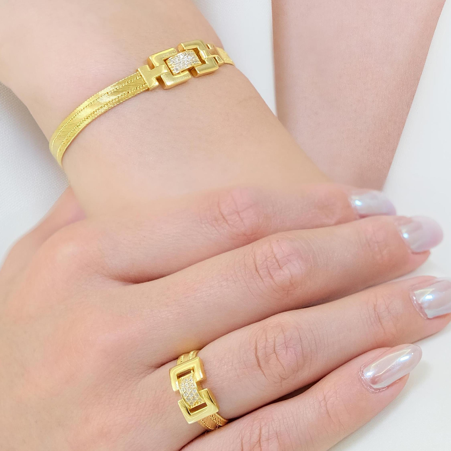 Trabzon Hasır Modern Taşlı 14 Ayar 3 Sıra Altın Kolye Sarı