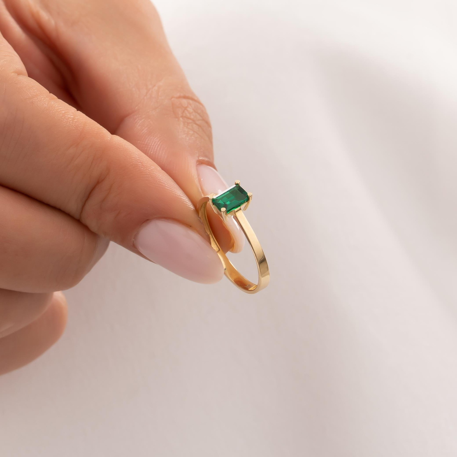 Yeşil Dikdörtgen Taşlı 14 Ayar Altın Yüzük