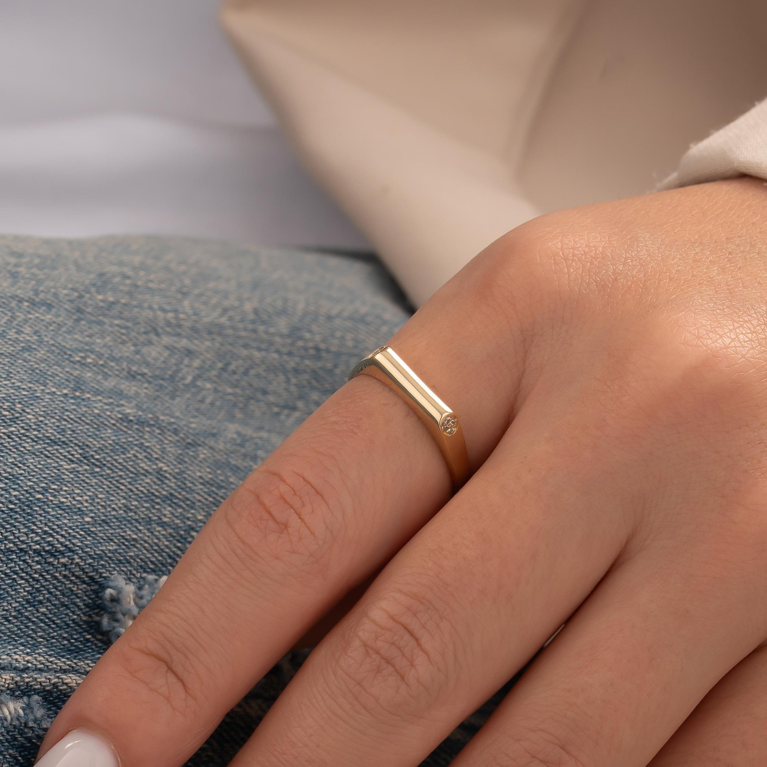 Kenarları Taşlı 14 Ayar Altın Yüzük