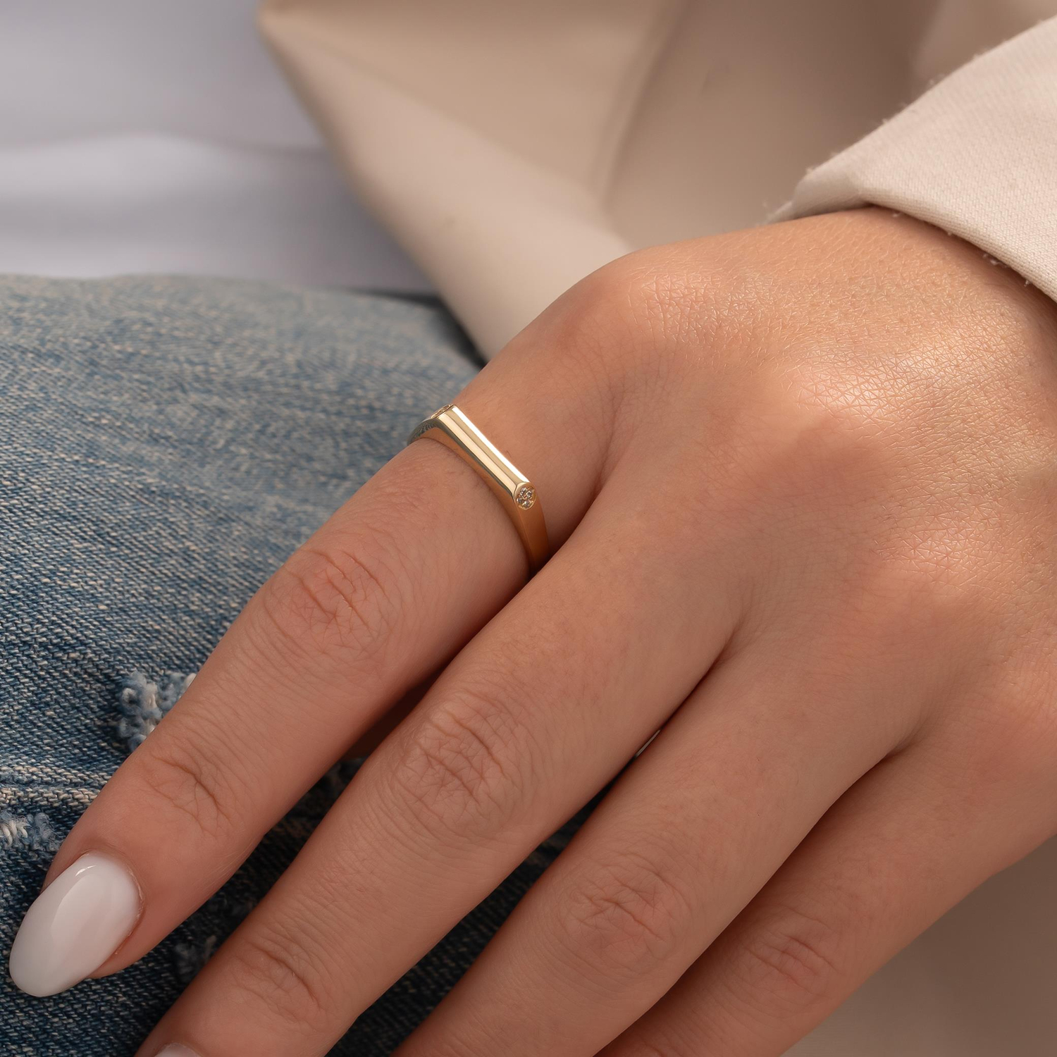 Kenarları Taşlı 14 Ayar Altın Yüzük