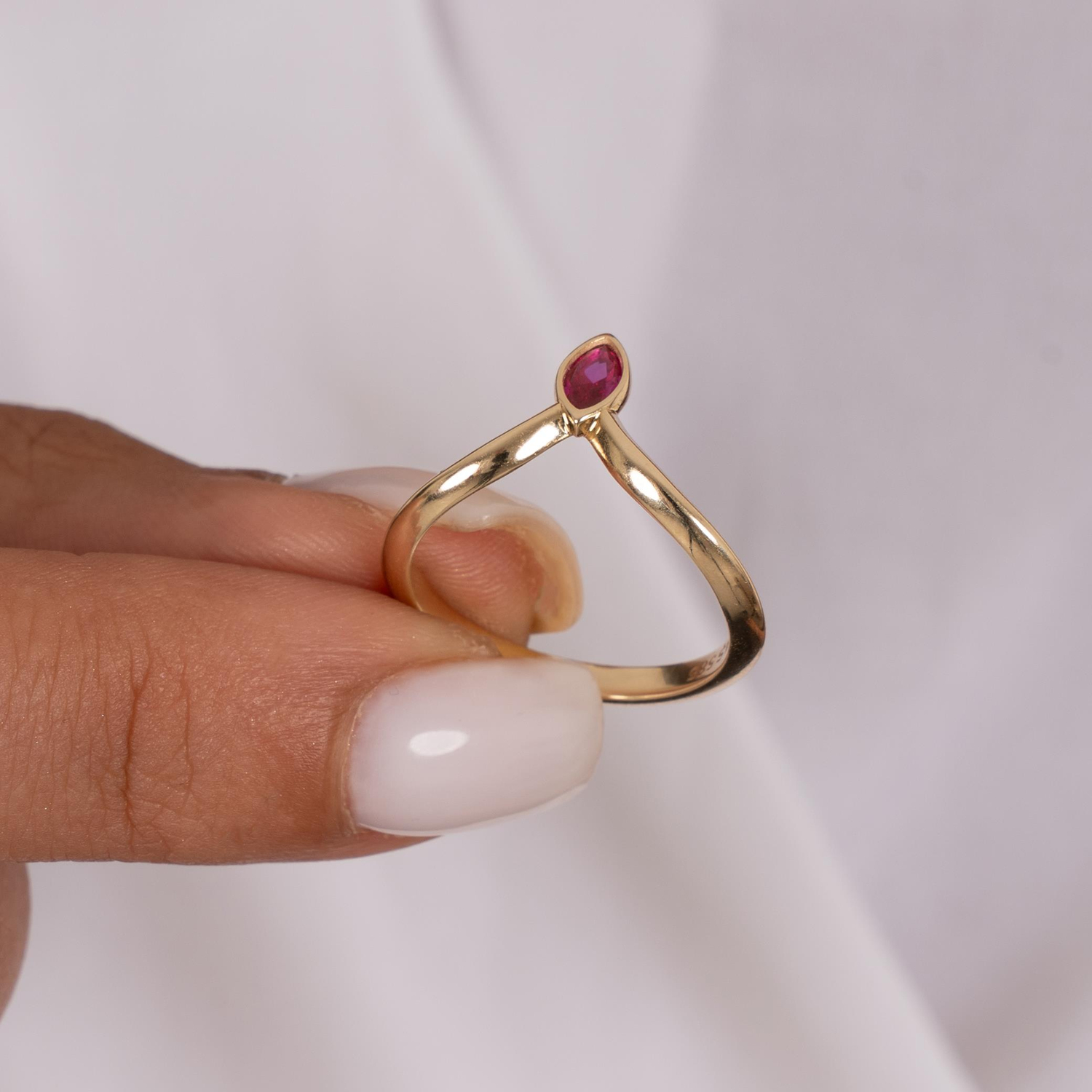 Mor Taşlı  V 14 Ayar Altın Yüzük