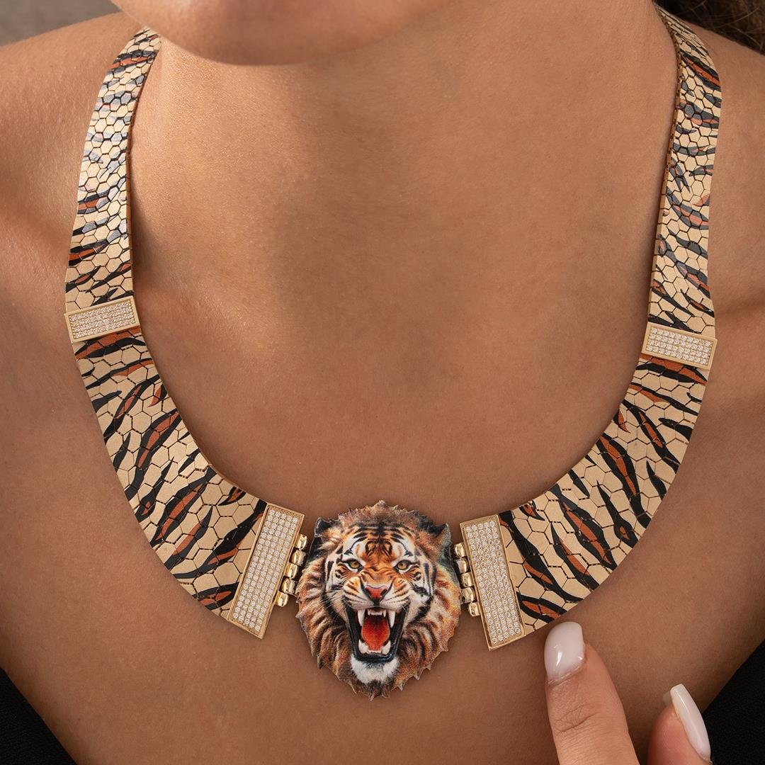 Özel Tasarım Aslan Figürlü Altın Kolye