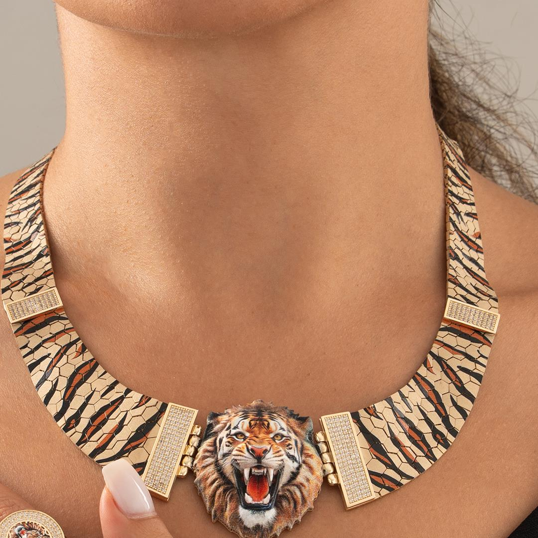 Özel Tasarım Aslan Figürlü Altın Kolye