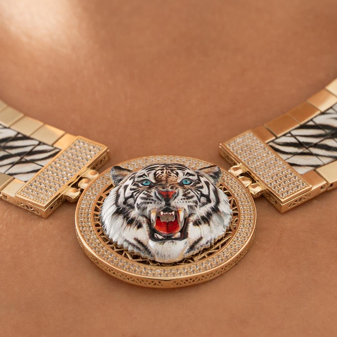 Özel Tasarım Beyaz Kaplan Altın Kolye