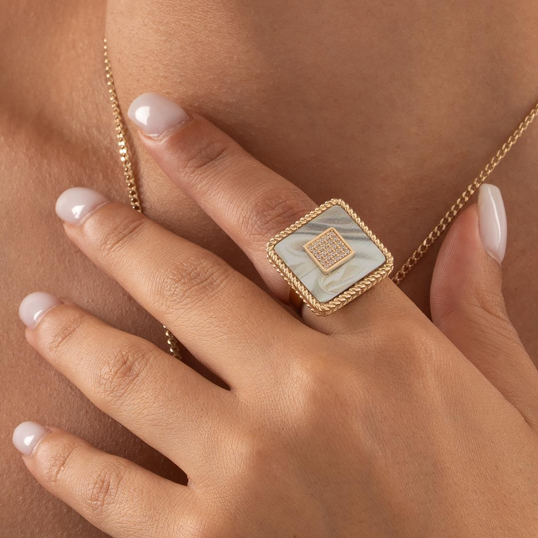 Özel Tasarım Kare Mineli Altın Yüzük