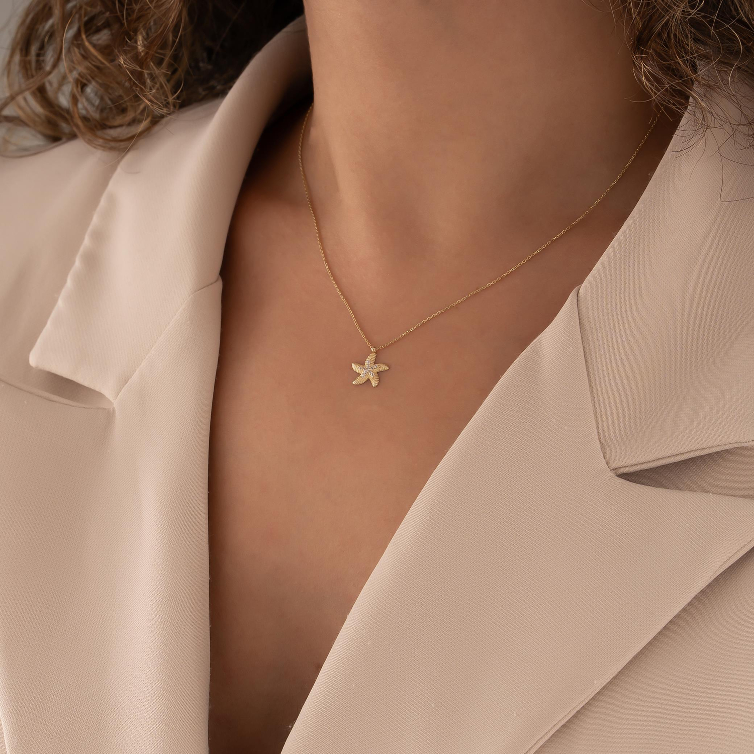 Taşlı Deniz Yıldızı 14 Ayar Altın Kolye