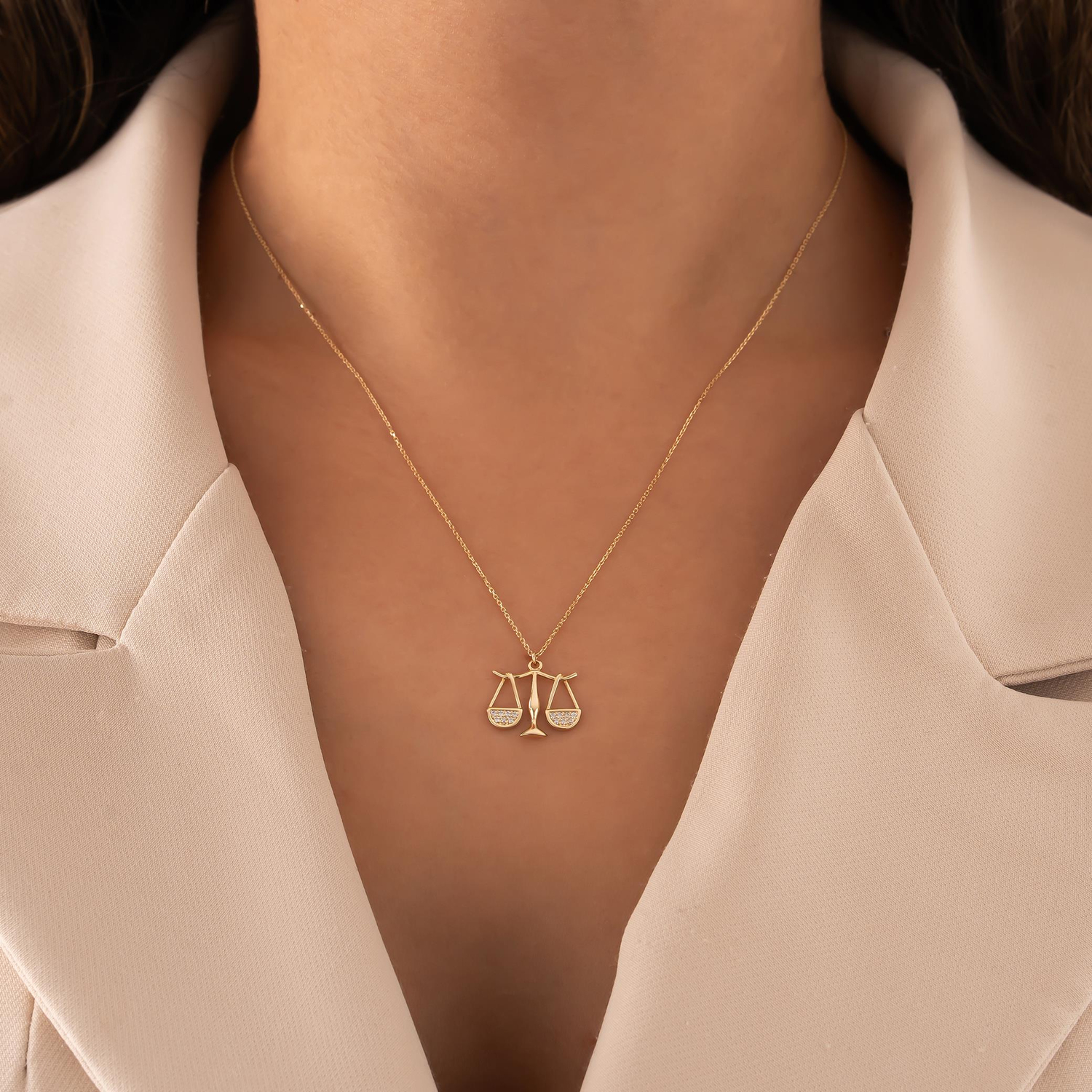 Taşlı Terazi 14 Ayar Altın Kolye