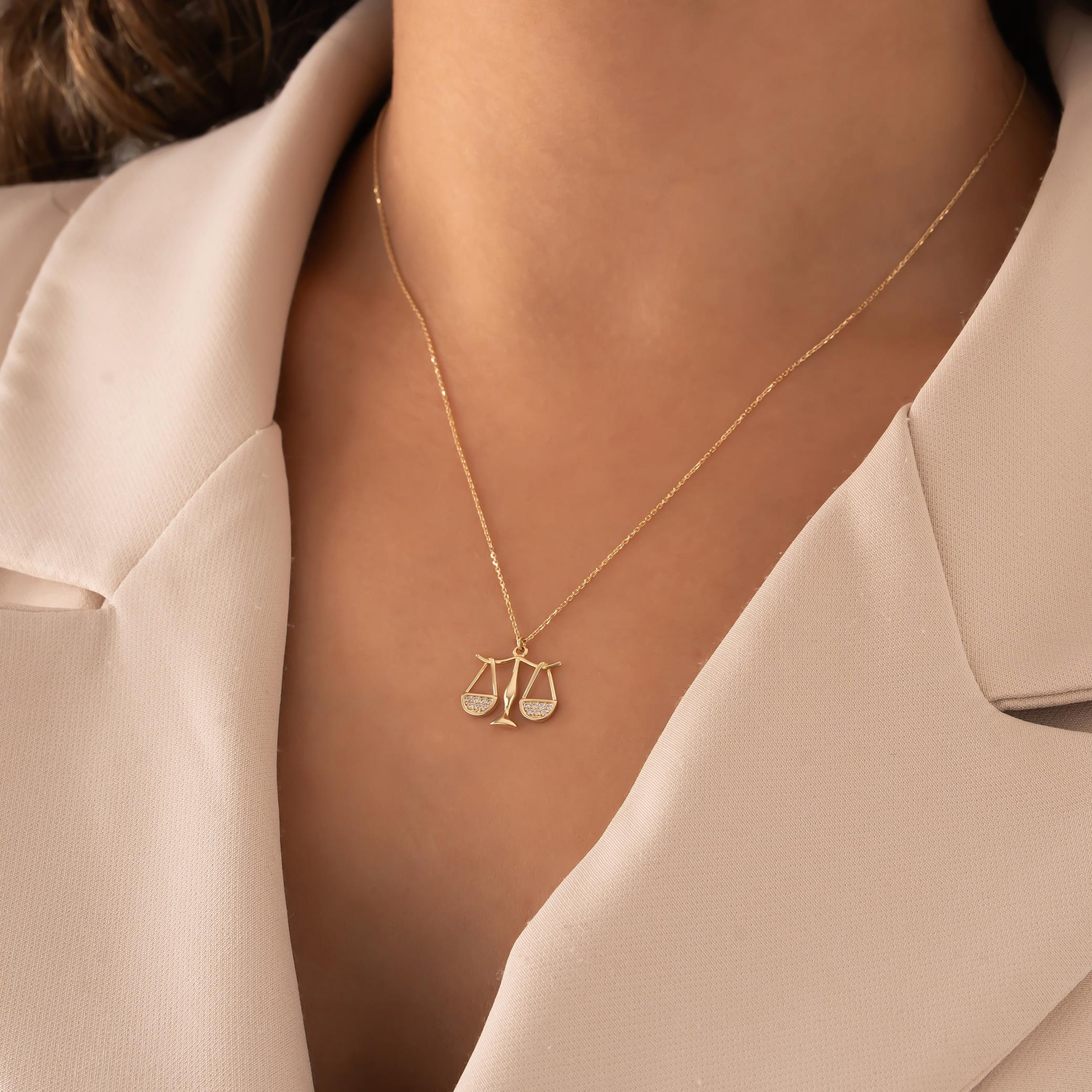 Taşlı Terazi 14 Ayar Altın Kolye