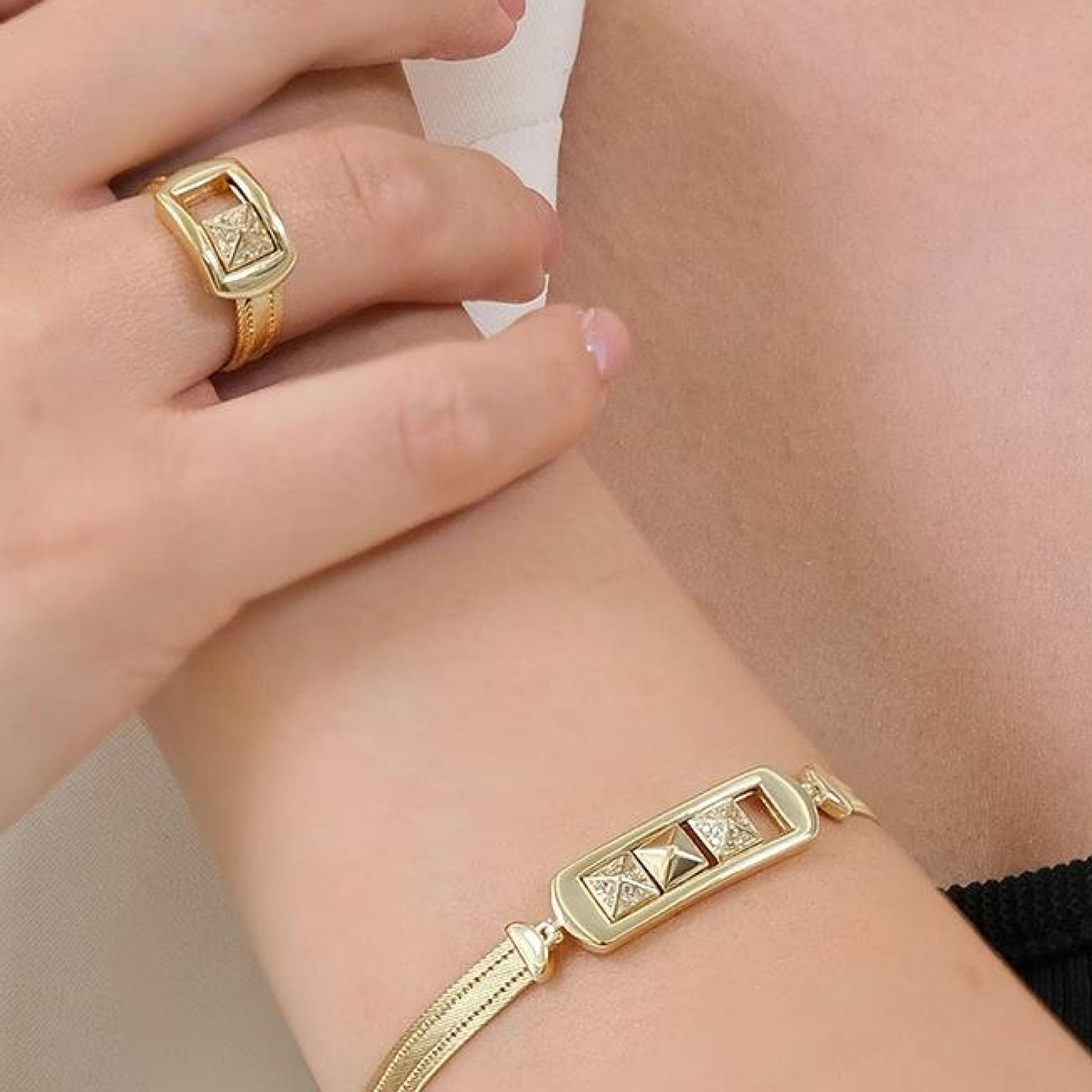 Trabzon Hasır Modern Hareketli Küp Model 14 Ayar 3 Sıra Altın Kolye Yeşil