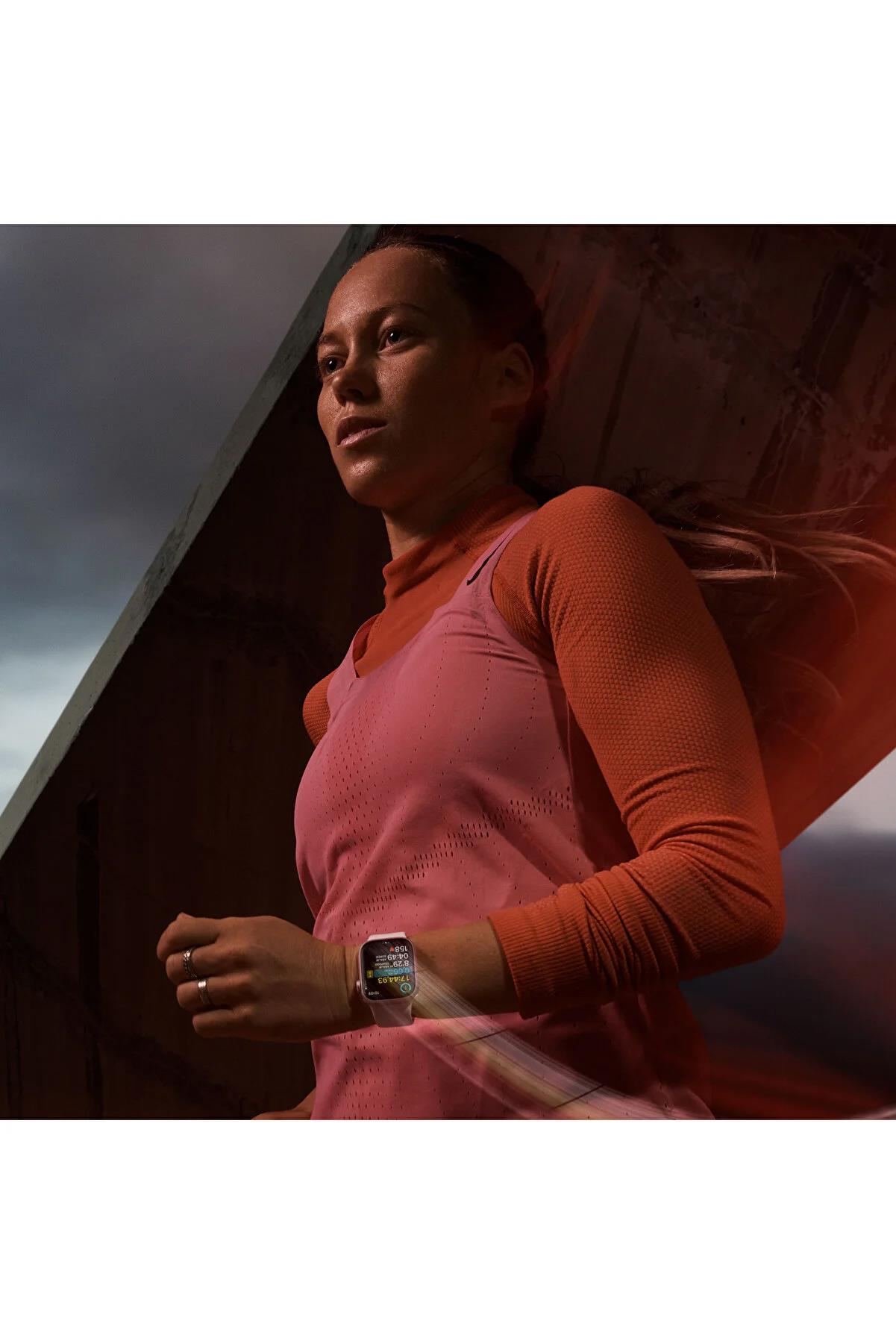 Apple Watch Series 9 GPS 41mm Yıldız Işığı Alüminyum Kasa ve Yıldız Işığı Spor Kordon S-M