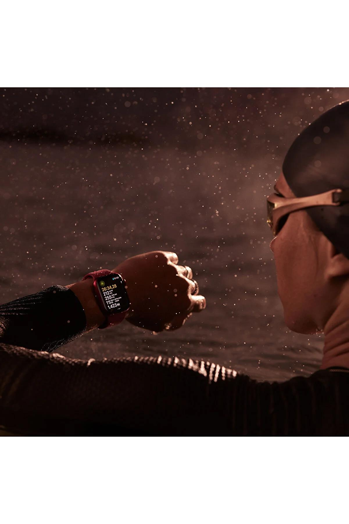 Apple Watch Series 9 GPS 41mm Yıldız Işığı Alüminyum Kasa ve Yıldız Işığı Spor Kordon S-M